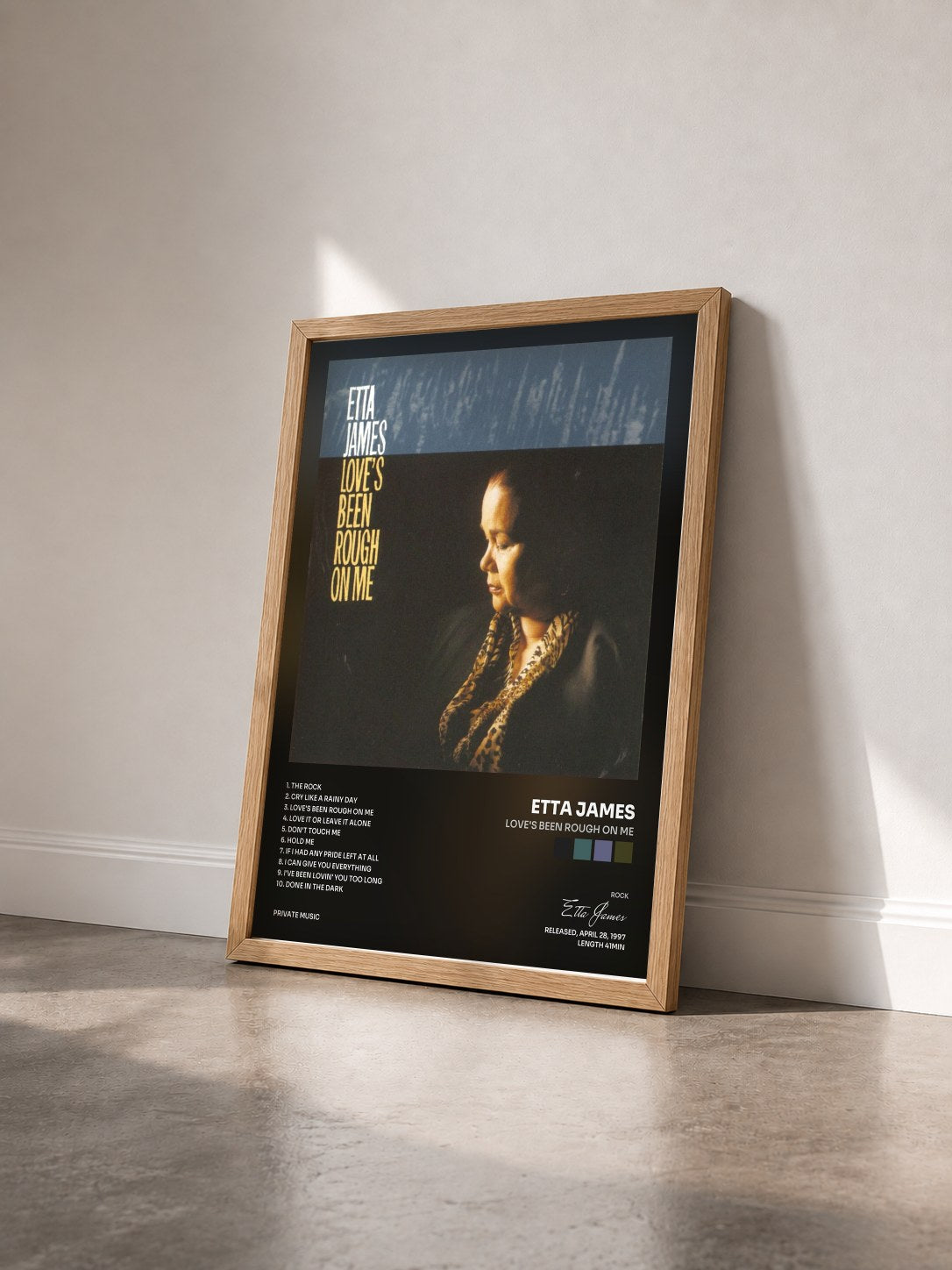 #bois Tableau de l'album Love's Been Rough On Me de Etta James vu de trois quarts, cadre en bois brut