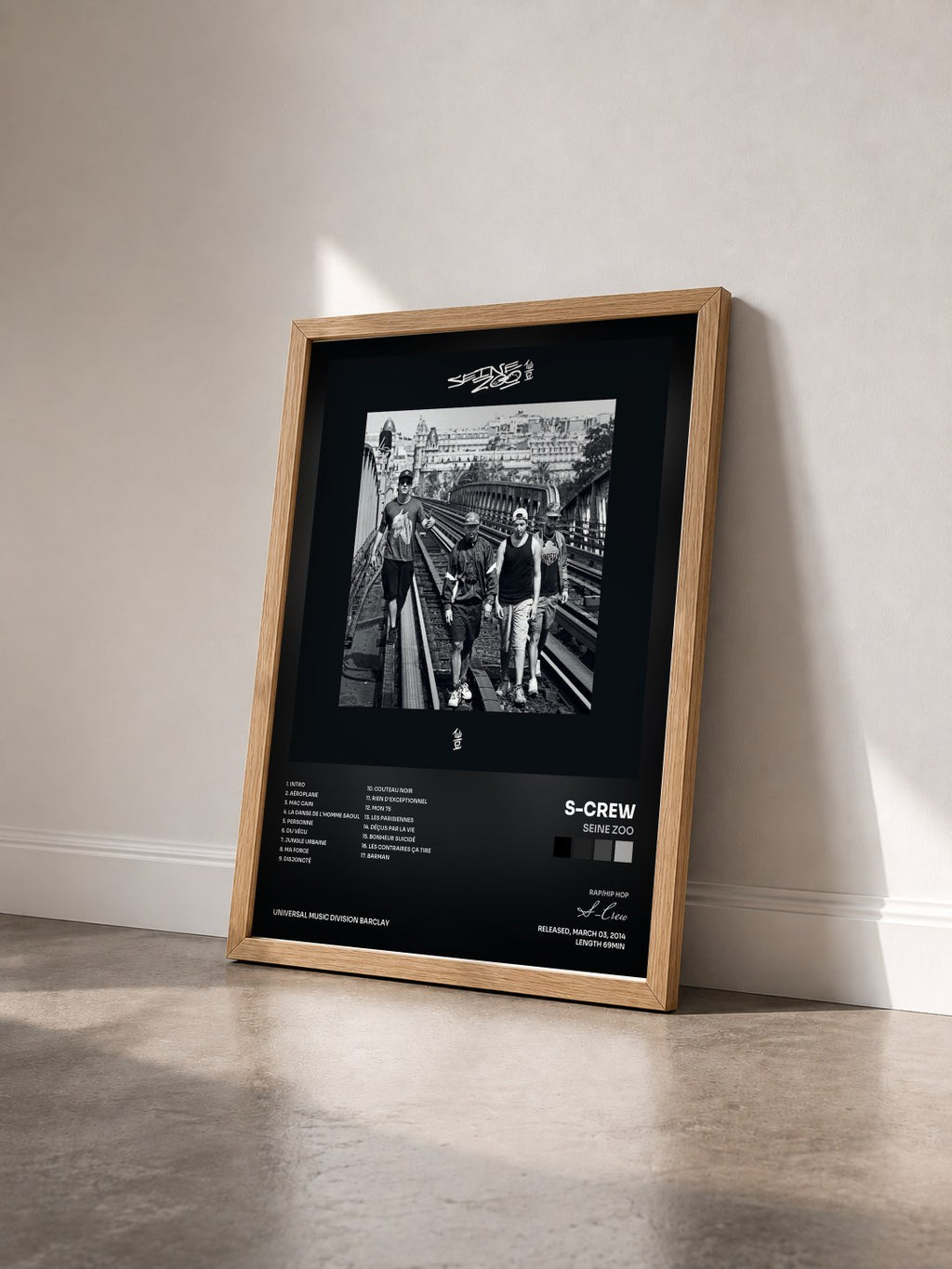 #bois Tableau de l'album Seine Zoo de S-Crew vu de trois quarts, cadre en bois brut