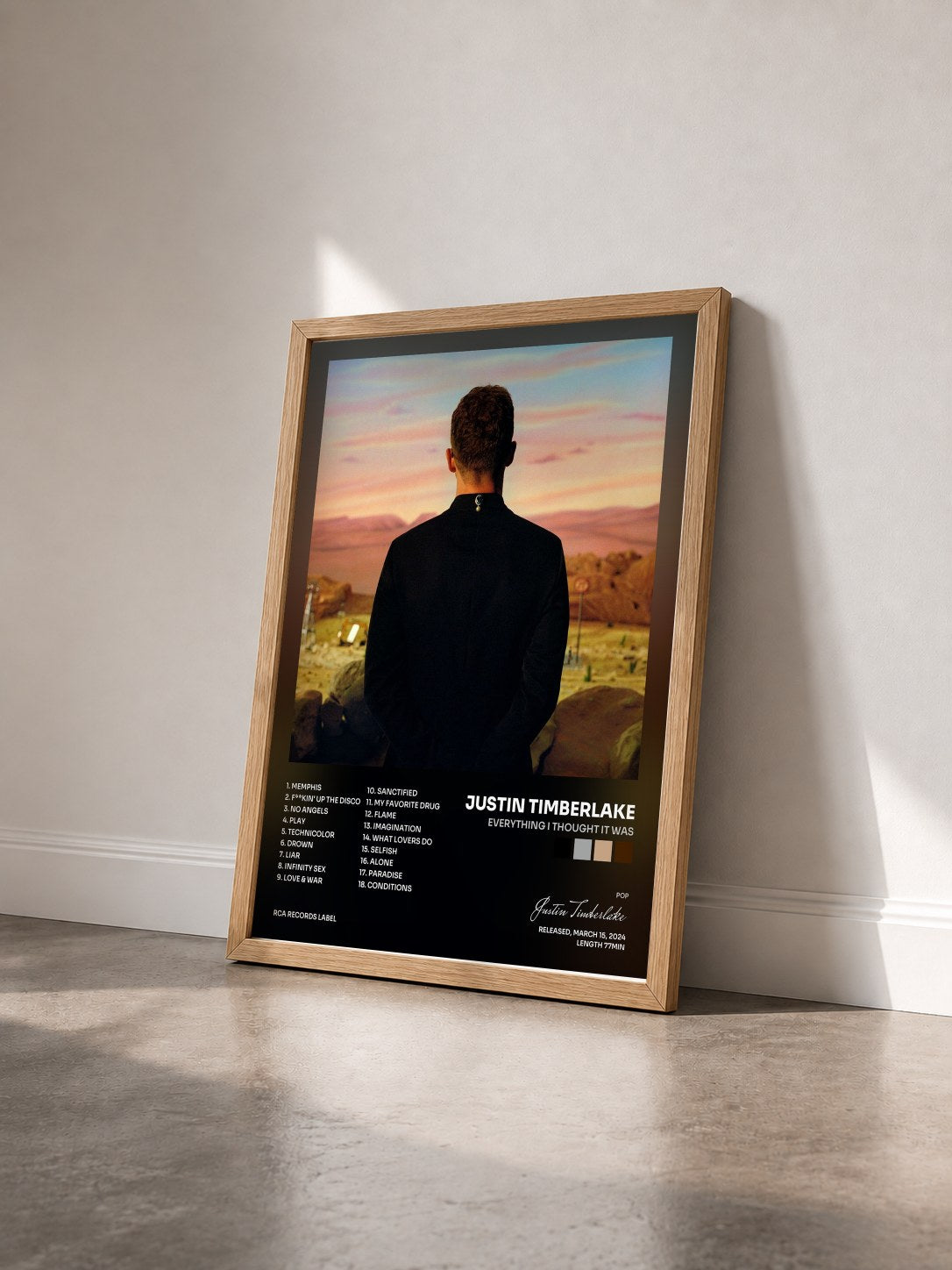 #bois Tableau de l'album Everything I Thought It Was de Justin Timberlake vu de trois quarts, cadre en bois brut