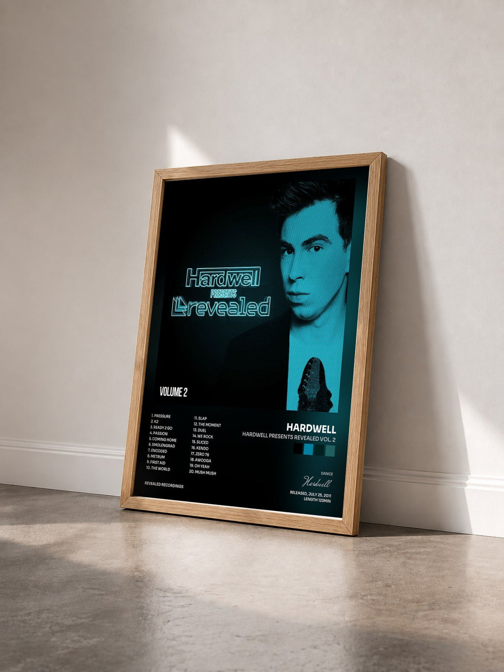 #bois Tableau de l'album Hardwell Presents Revealed Vol. 2 de Hardwell vu de trois quarts, cadre en bois brut