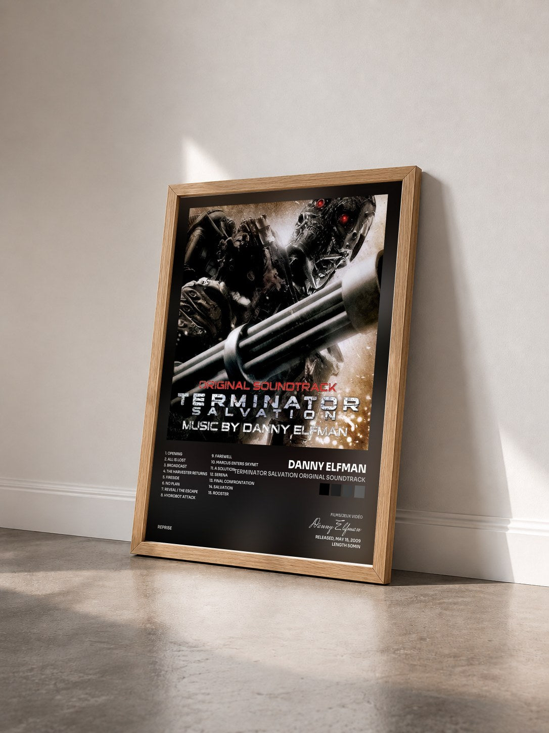 #bois Tableau de l'album Terminator Salvation Original Soundtrack de Danny Elfman vu de trois quarts, cadre en bois brut