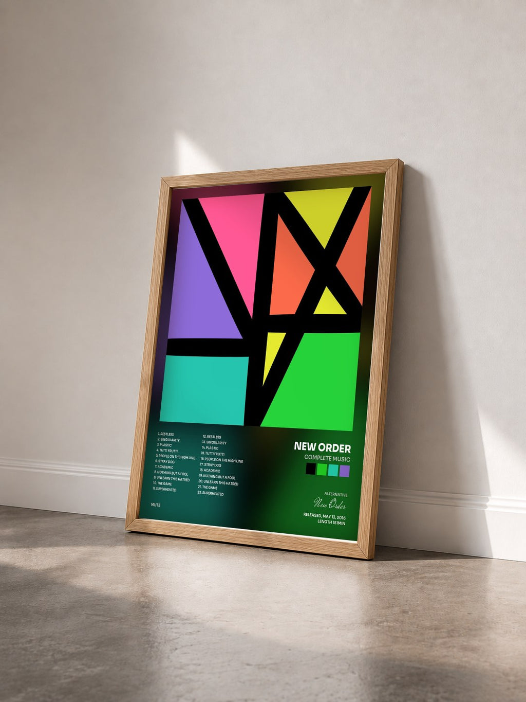 #bois Tableau de l'album Complete Music de New Order vu de trois quarts, cadre en bois brut