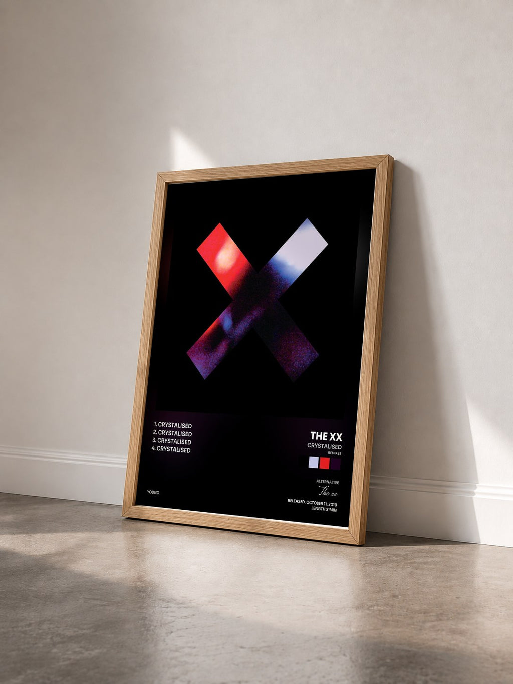 #bois Tableau de l'album Crystalised (Remixes) de The xx vu de trois quarts, cadre en bois brut