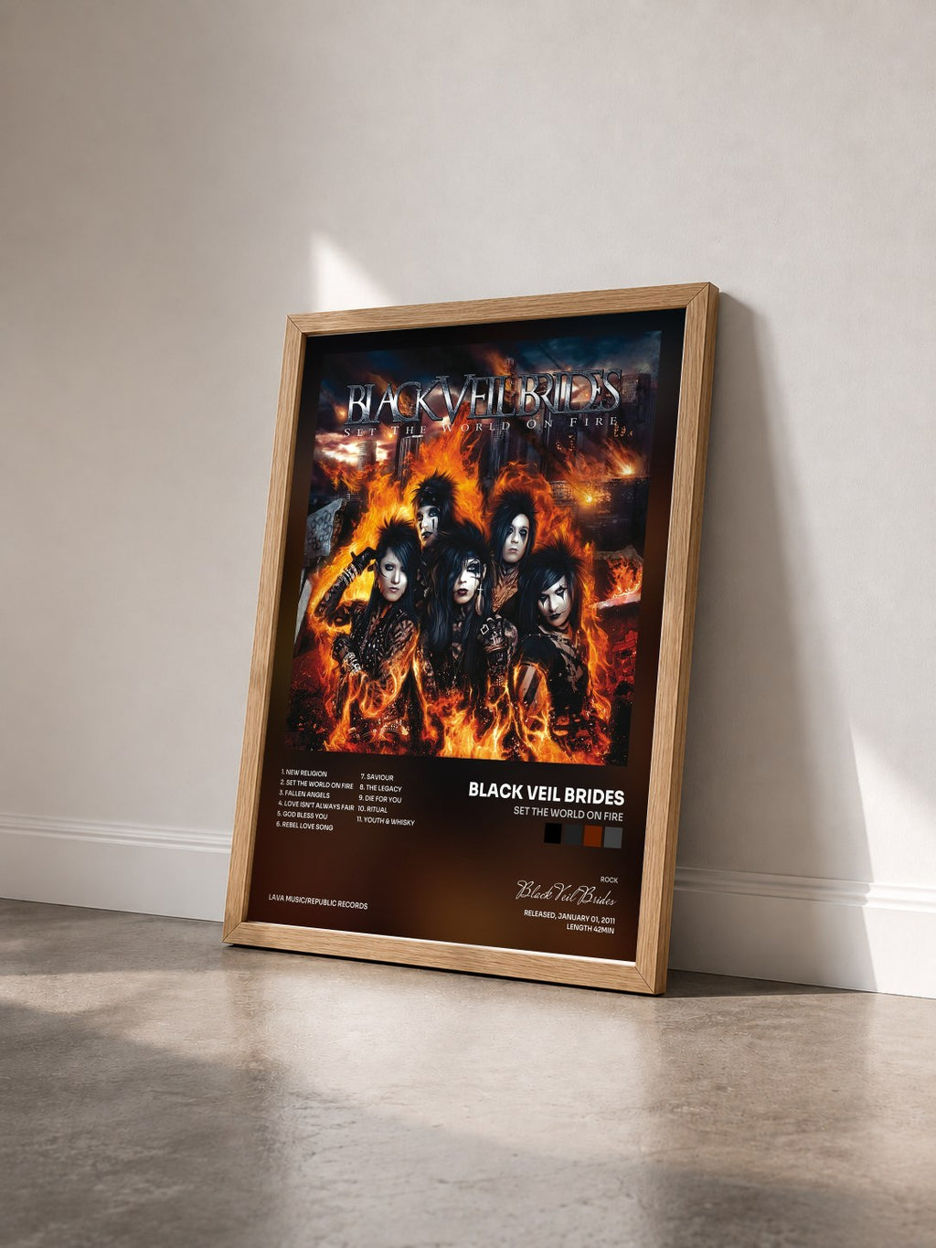 #bois Tableau de l'album Set The World On Fire de Black Veil Brides vu de trois quarts, cadre en bois brut