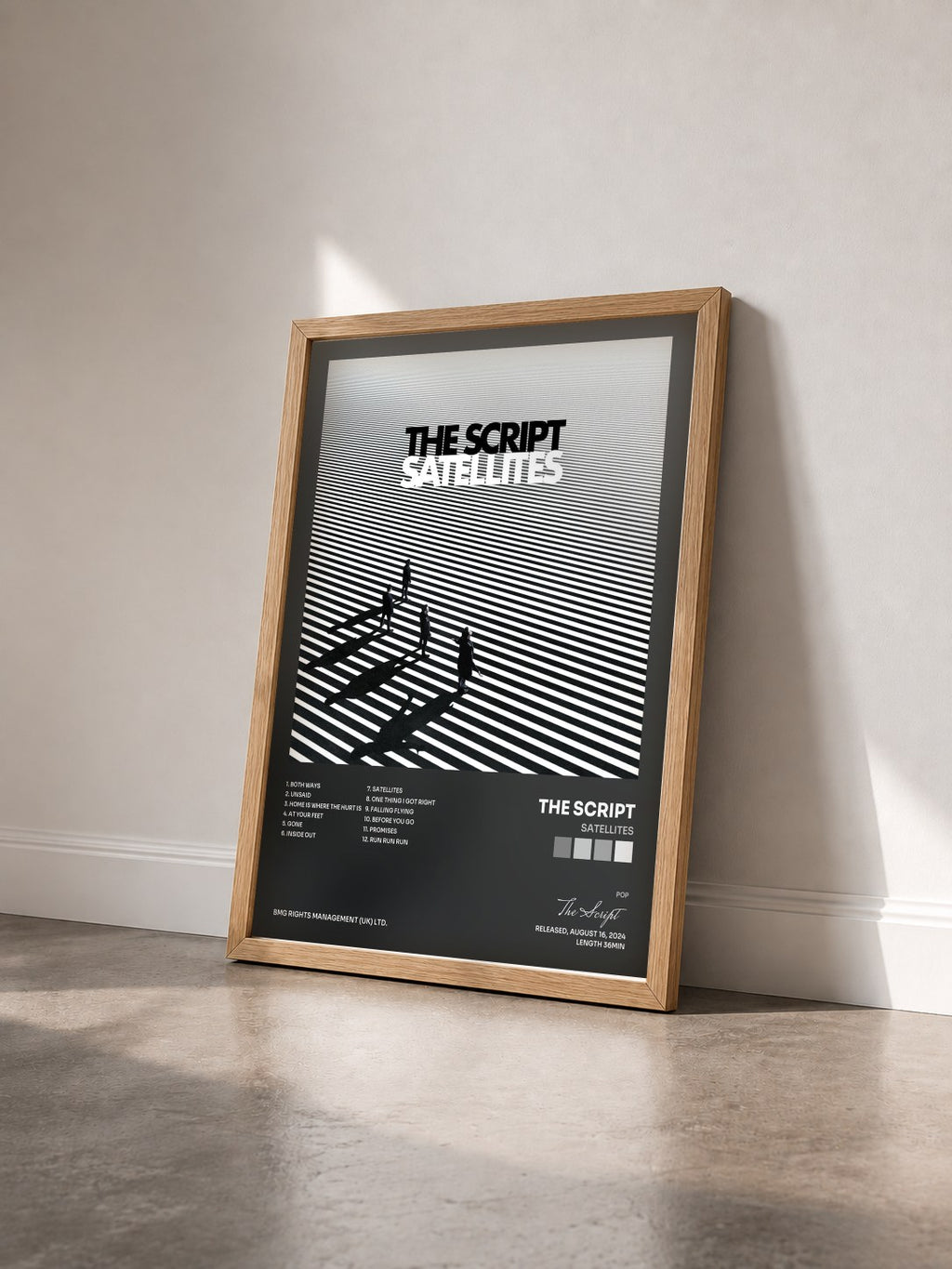 #bois Tableau de l'album Satellites de The Script vu de trois quarts, cadre en bois brut