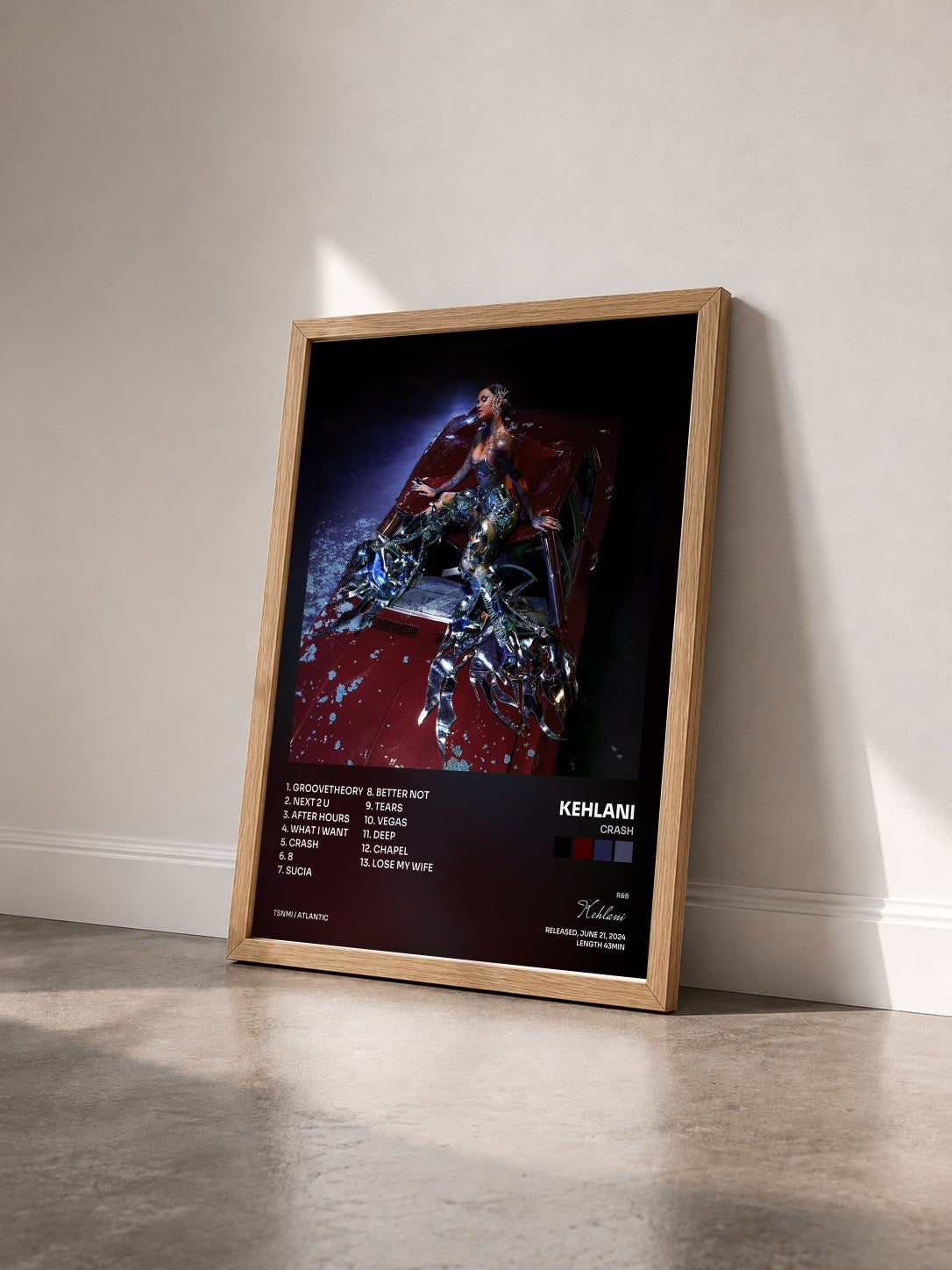 #bois Tableau de l'album CRASH de Kehlani vu de trois quarts, cadre en bois brut