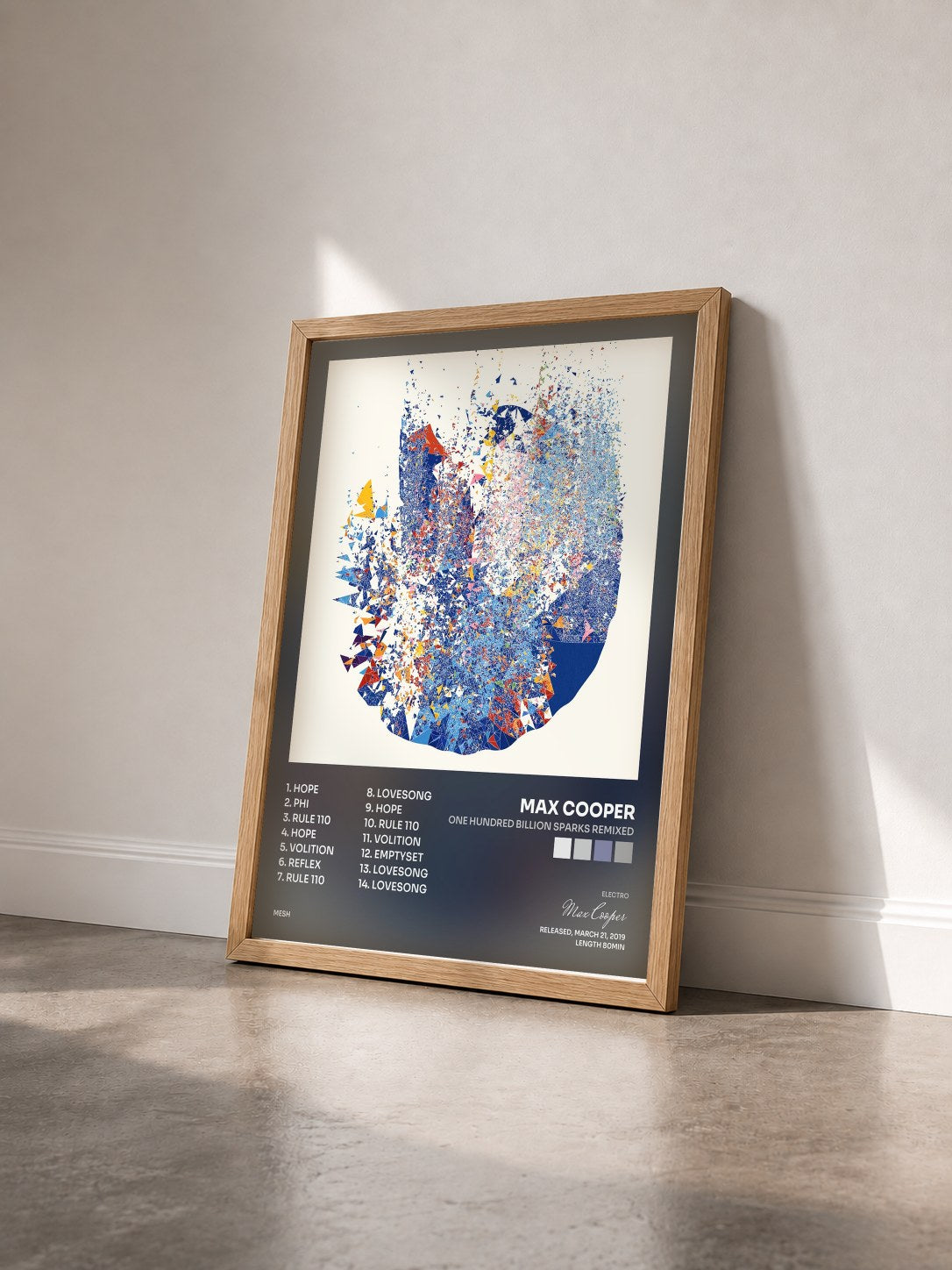 #bois Tableau de l'album One Hundred Billion Sparks Remixed de Max Cooper vu de trois quarts, cadre en bois brut