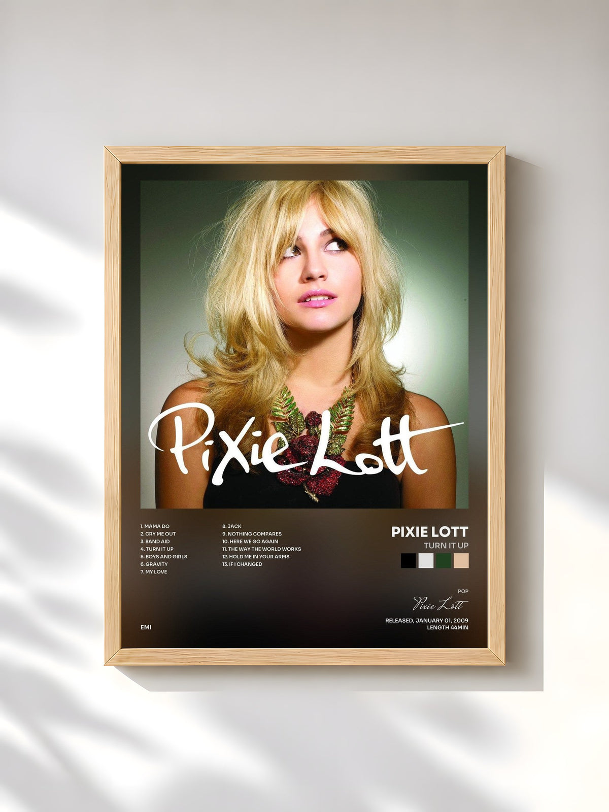 #bois Tableau de l'album Turn It Up de Pixie Lott, cadre en bois brut, imprimé et encadré en France