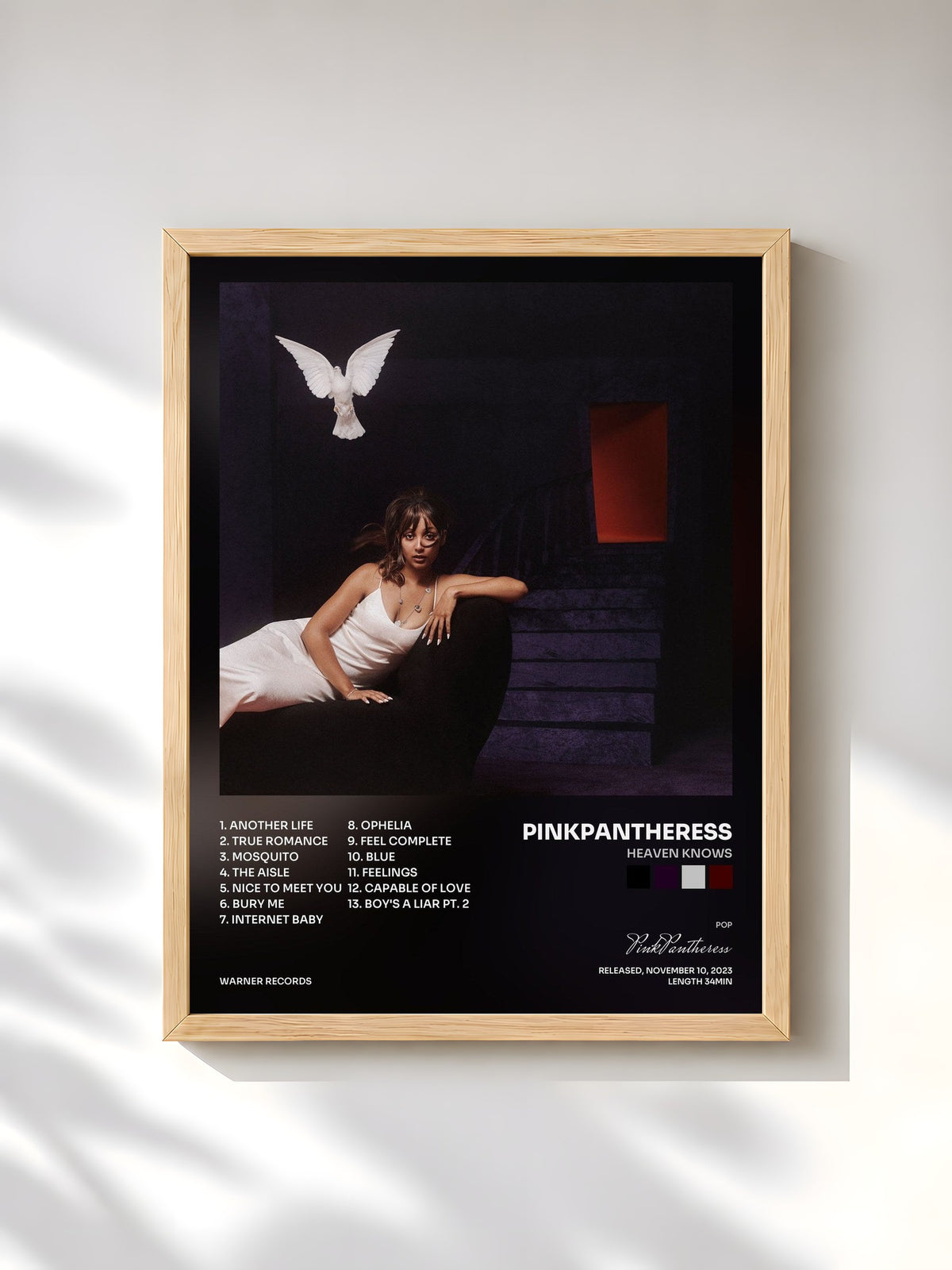 #bois Tableau de l'album Heaven knows de PinkPantheress, cadre en bois brut, imprimé et encadré en France