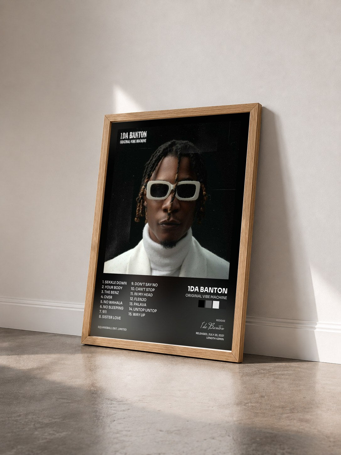 #bois Tableau de l'album Original Vibe Machine de 1da Banton vu de trois quarts, cadre en bois brut