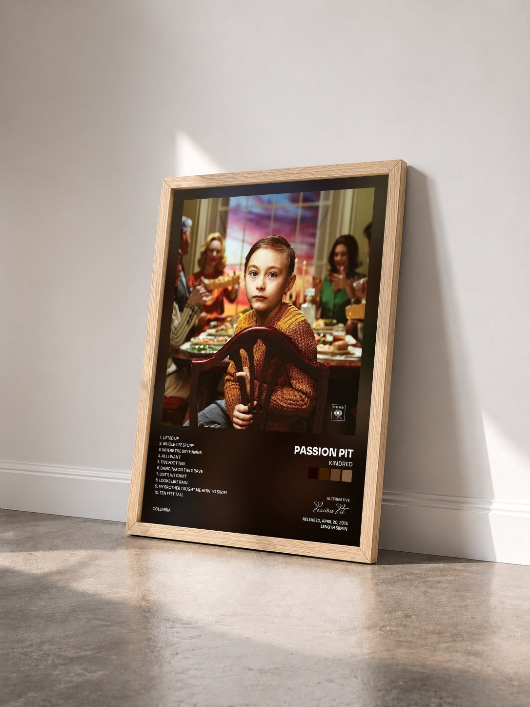 #bois Tableau de l'album Kindred de Passion Pit vu de trois quarts, cadre en bois brut