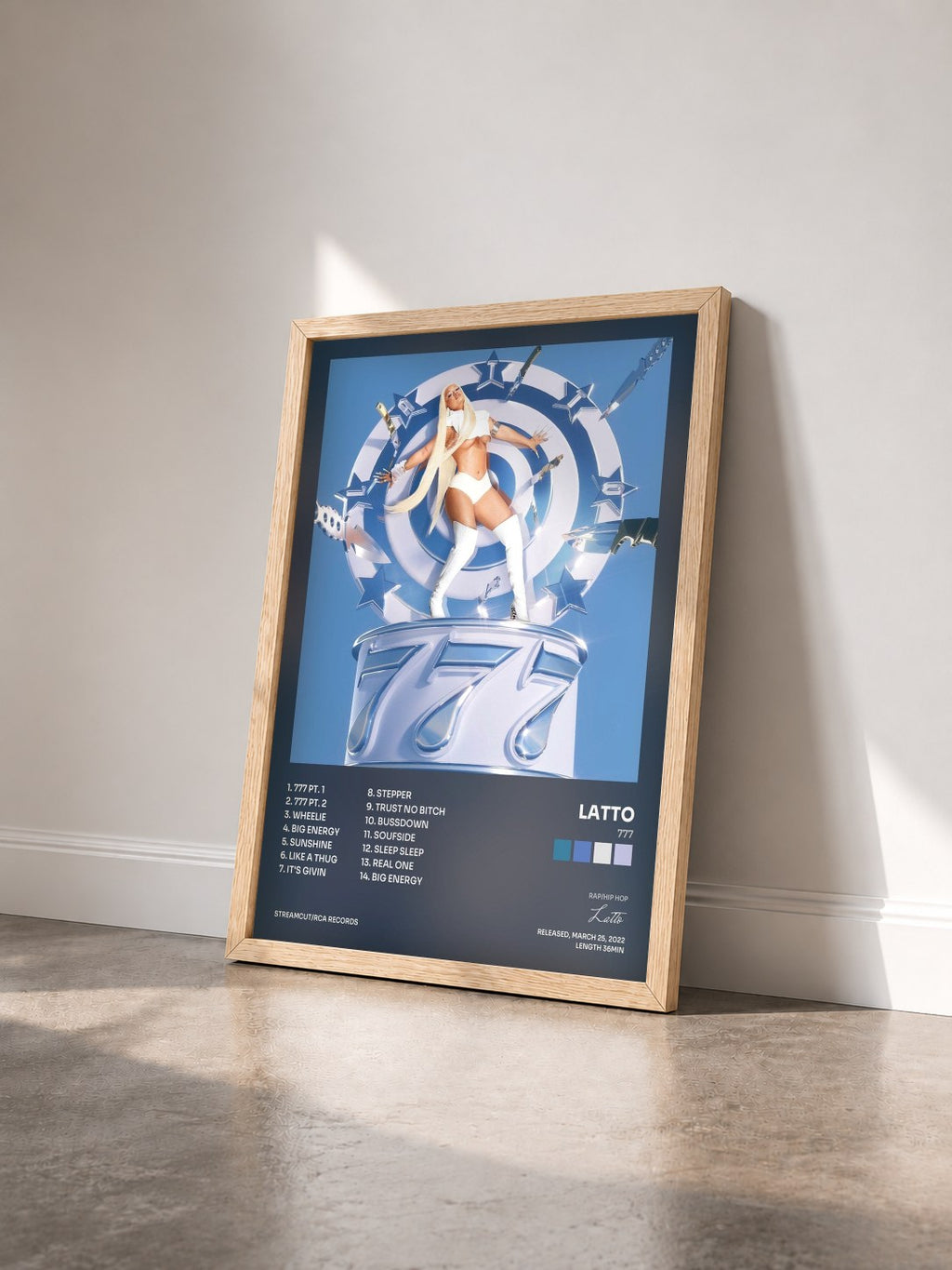 #bois Tableau de l'album 777 de Latto vu de trois quarts, cadre en bois brut