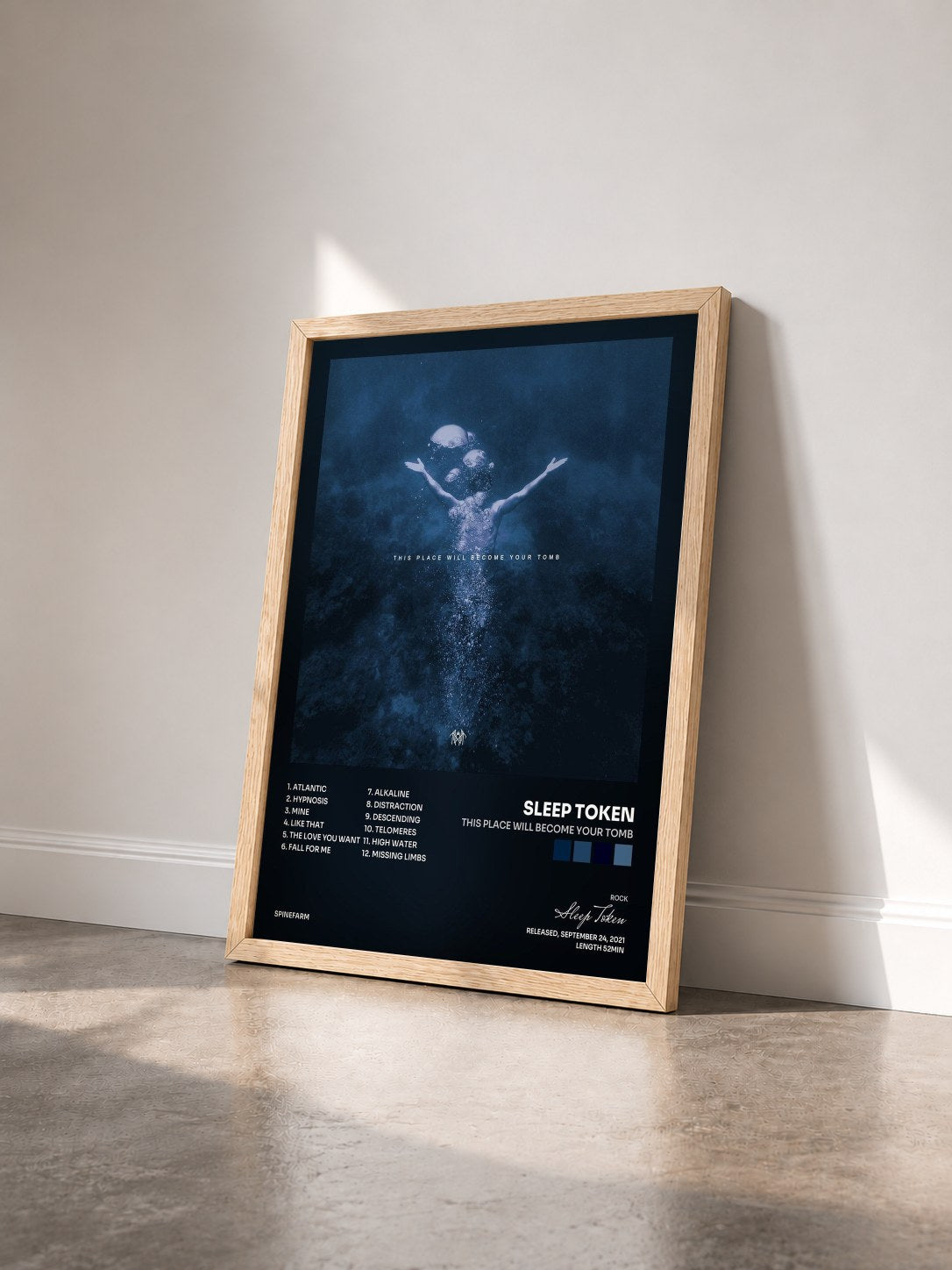 #bois Tableau de l'album This Place Will Become Your Tomb de Sleep Token vu de trois quarts, cadre en bois brut