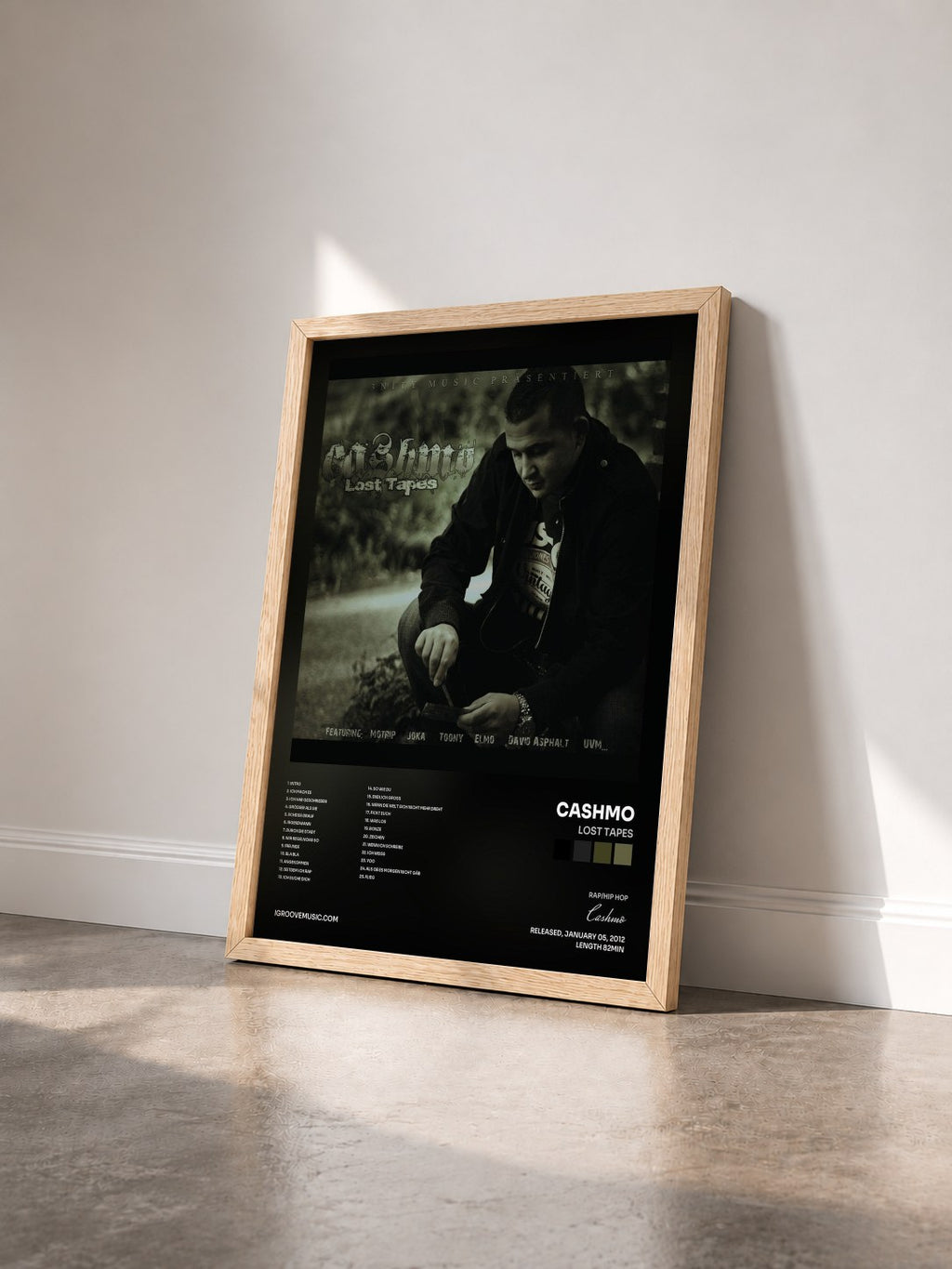 #bois Tableau de l'album Lost Tapes de Cashmo vu de trois quarts, cadre en bois brut