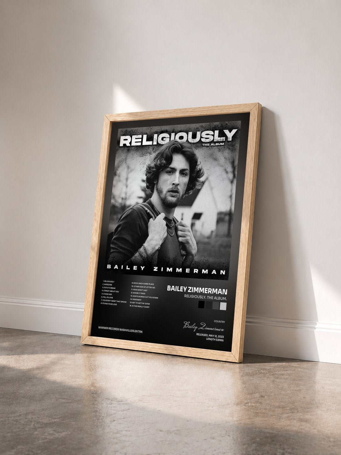 #bois Tableau de l'album Religiously. The Album. de Bailey Zimmerman vu de trois quarts, cadre en bois brut