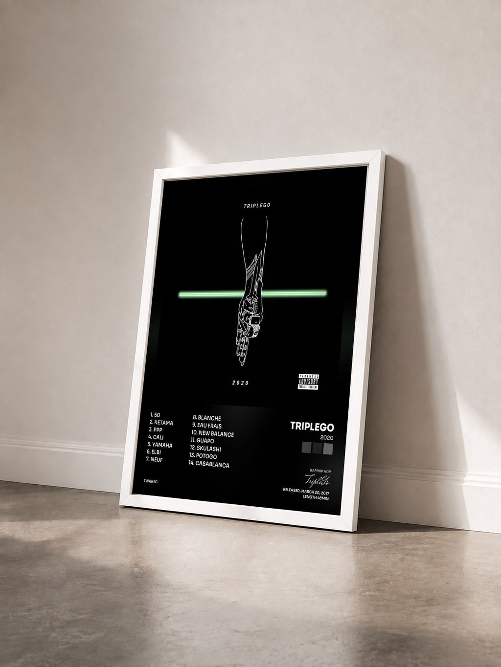 #blanc Tableau de l'album 2020 de TripleGo vu de trois quarts, cadre blanc