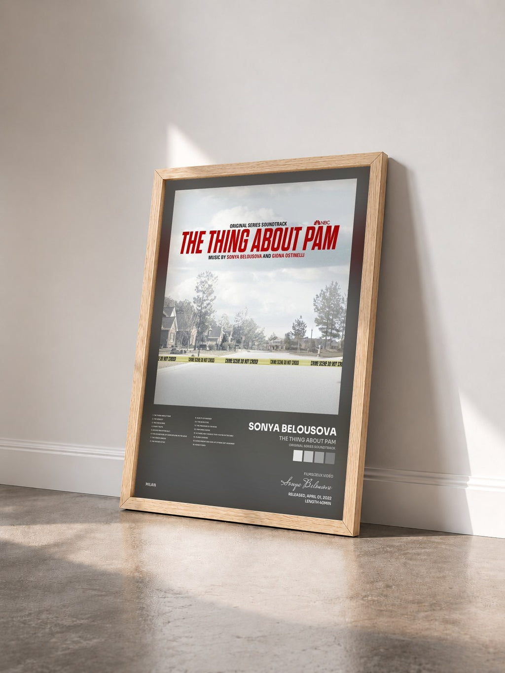 #bois Tableau de l'album The Thing About Pam (Original Series Soundtrack) de Sonya Belousova vu de trois quarts, cadre en bois brut