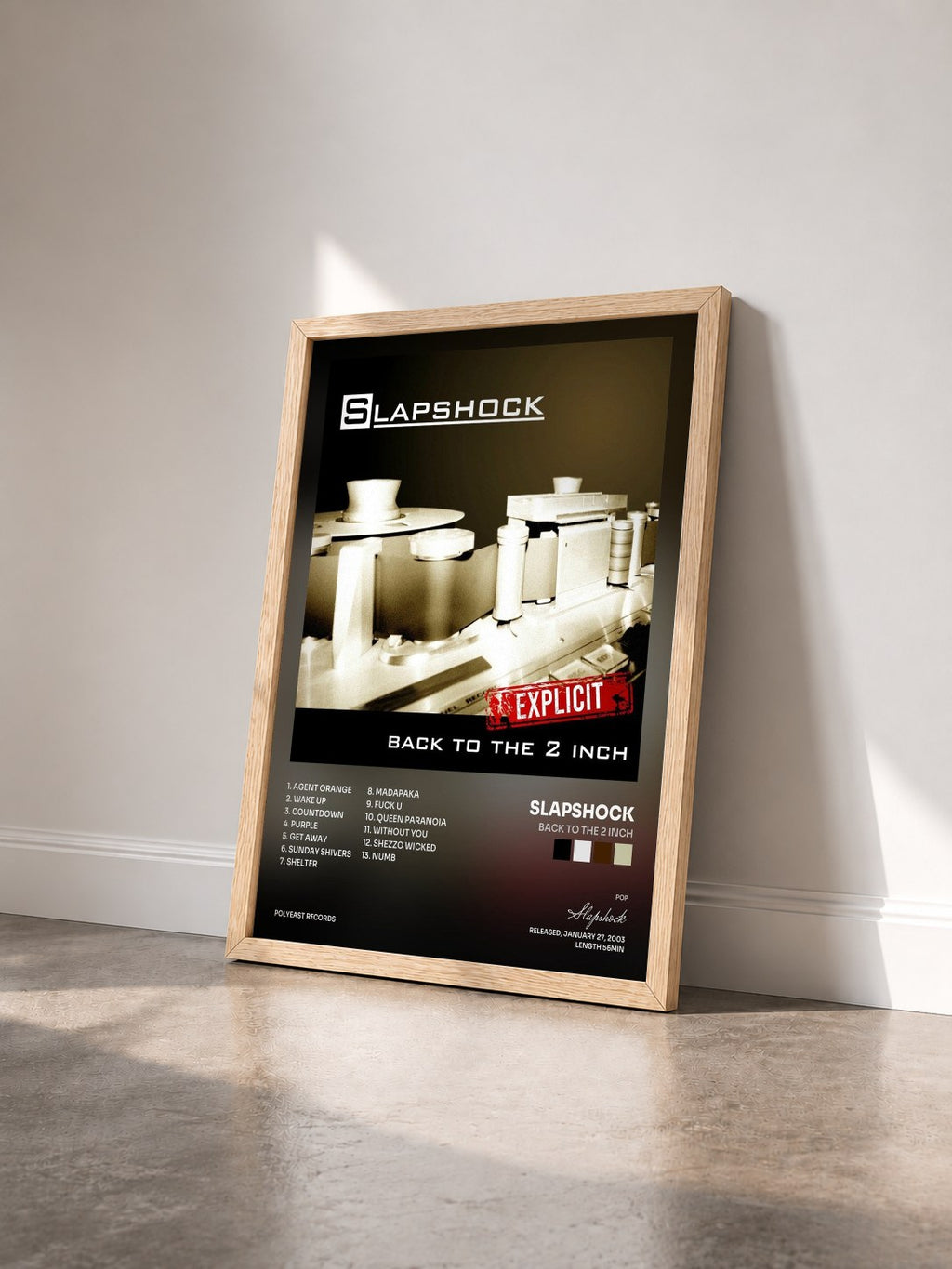#bois Tableau de l'album Back to the 2 Inch de Slapshock vu de trois quarts, cadre en bois brut