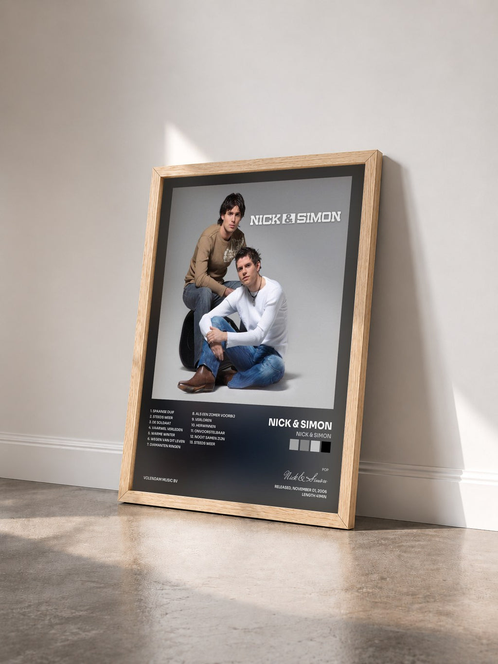#bois Tableau de l'album Nick & Simon de Nick & Simon vu de trois quarts, cadre en bois brut