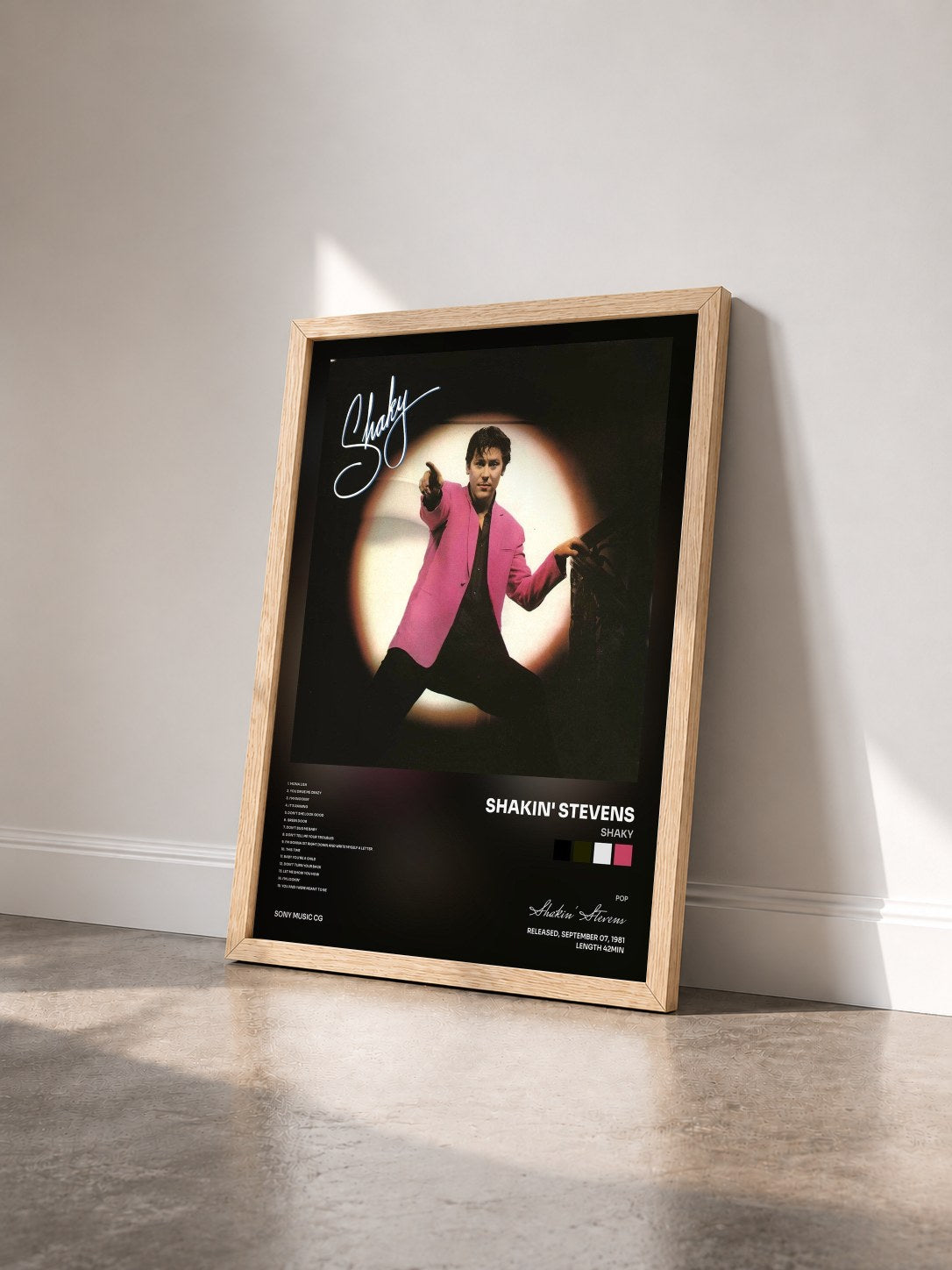 #bois Tableau de l'album Shaky de Shakin' Stevens vu de trois quarts, cadre en bois brut