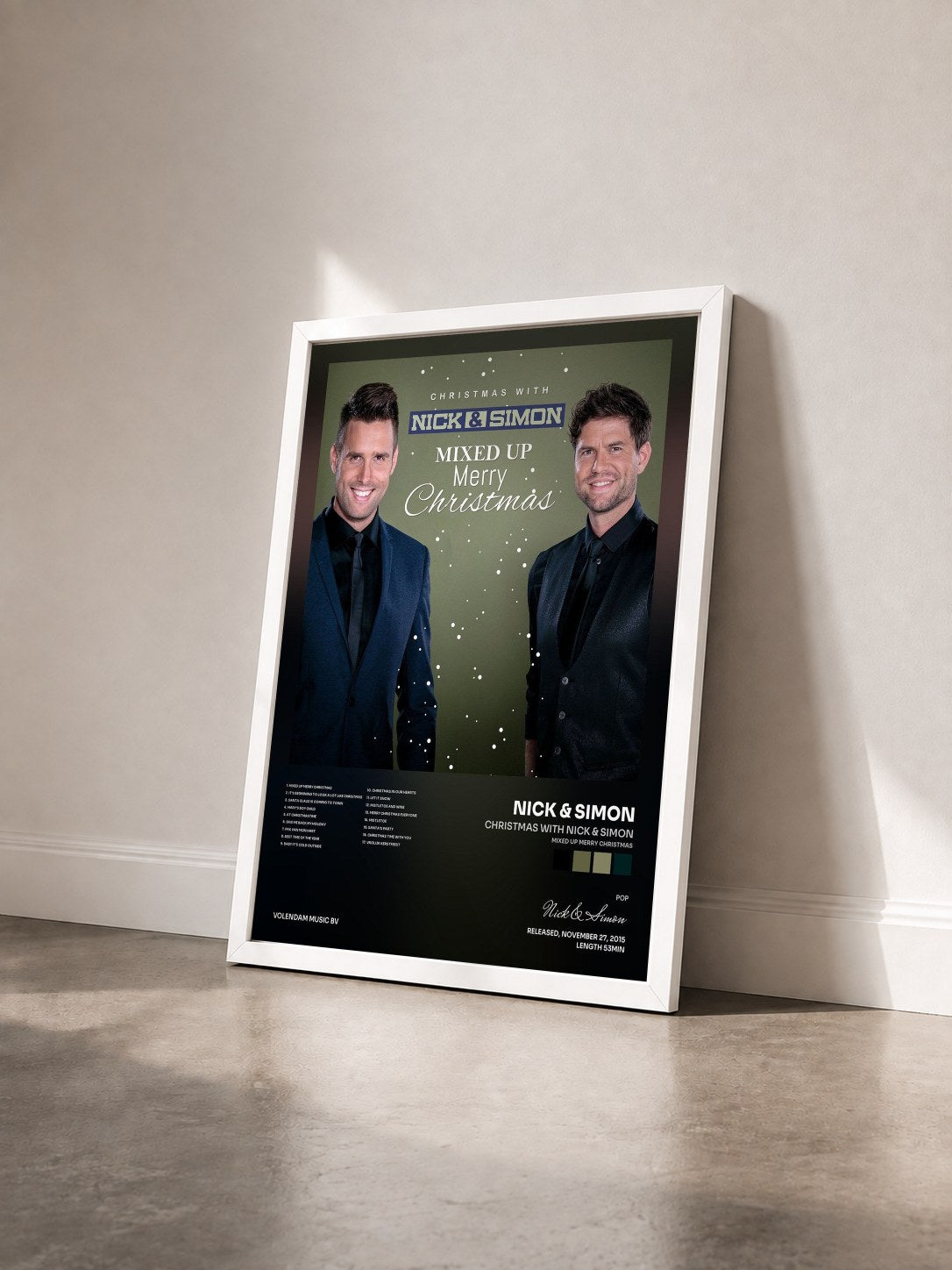 #blanc Tableau de l'album Christmas With Nick & Simon (Mixed Up Merry Christmas) de Nick & Simon vu de trois quarts, cadre blanc