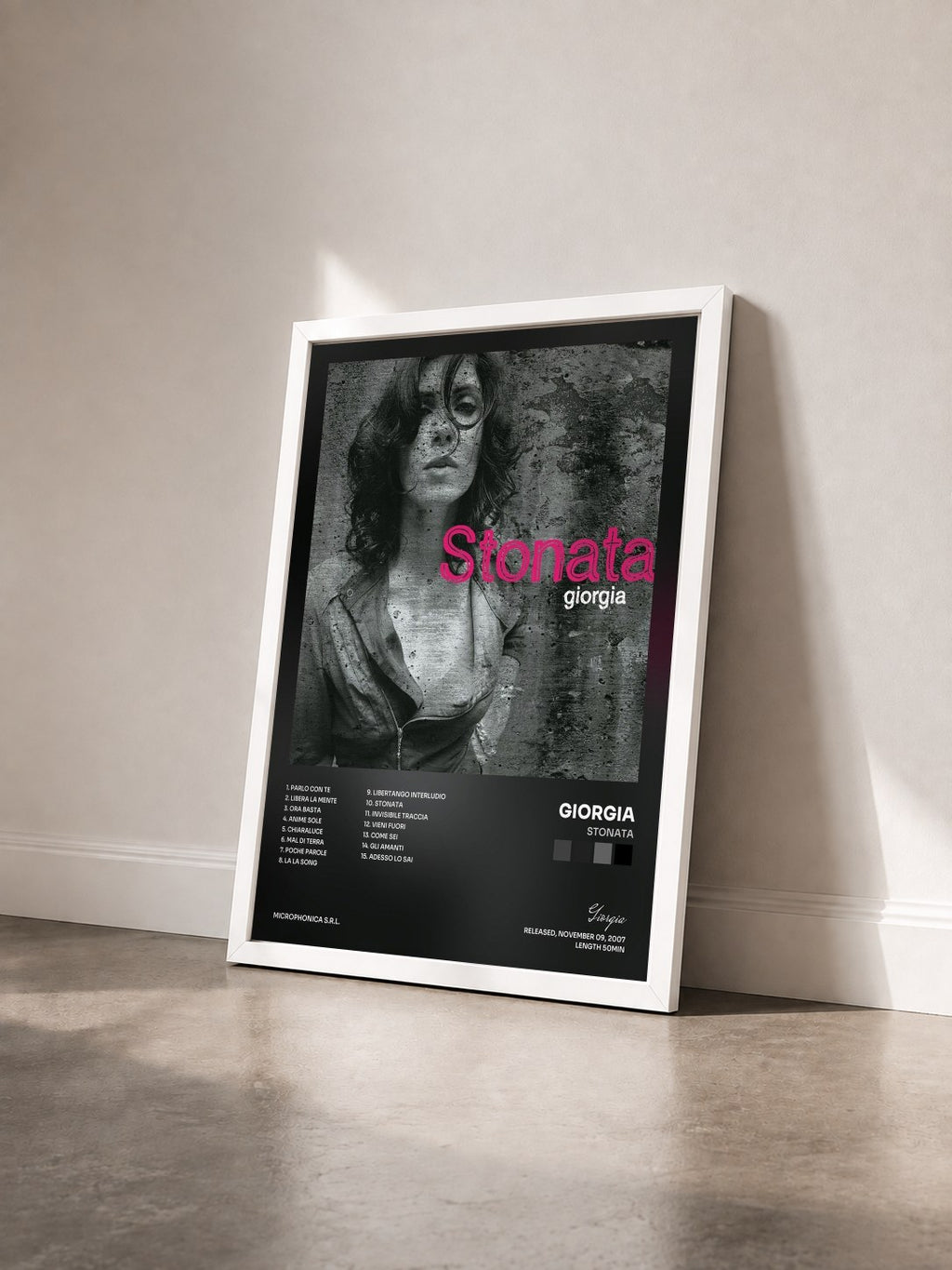 #blanc Tableau de l'album Stonata de Giorgia vu de trois quarts, cadre blanc