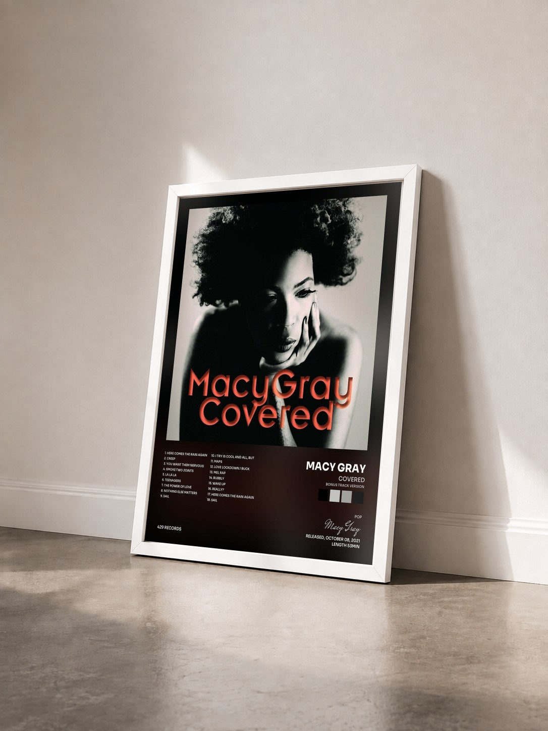 #blanc Tableau de l'album Covered (Bonus Track Version) de Macy Gray vu de trois quarts, cadre blanc