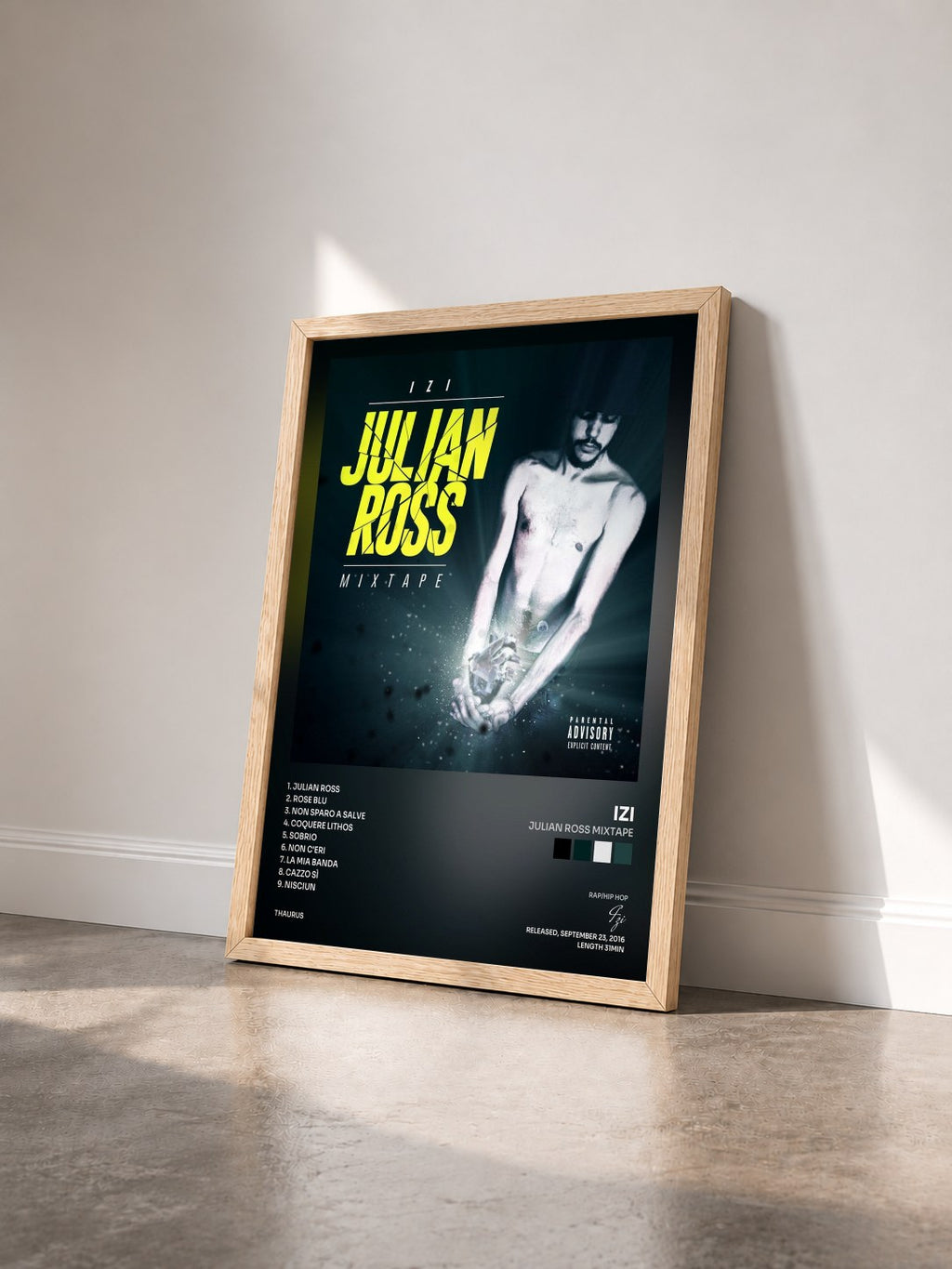 #bois Tableau de l'album Julian Ross Mixtape de Izi vu de trois quarts, cadre en bois brut