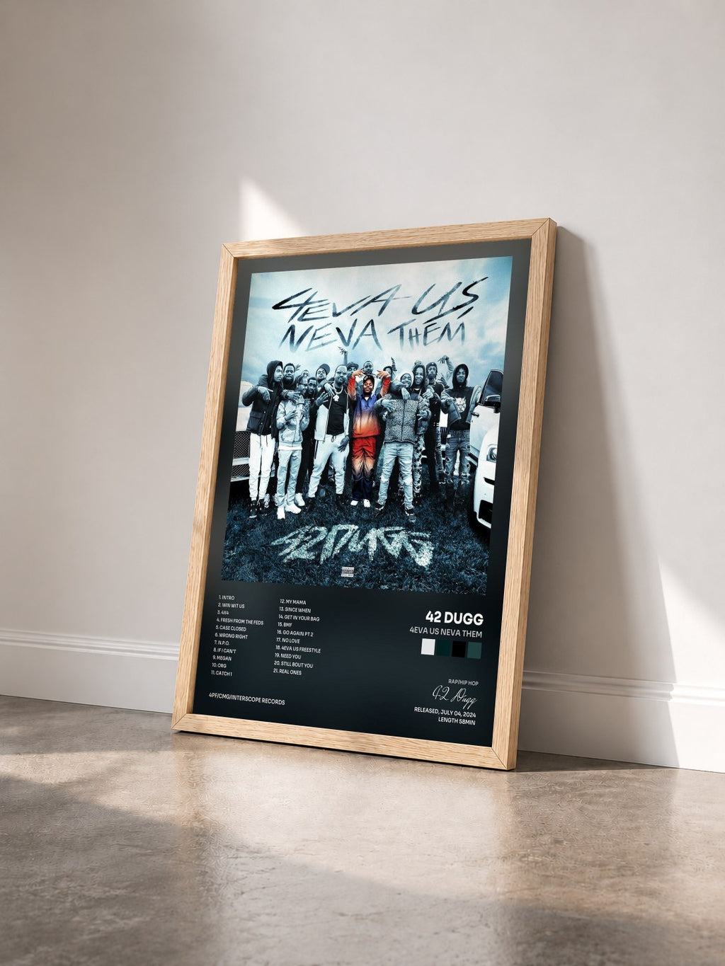 #bois Tableau de l'album 4eva Us Neva Them de 42 Dugg vu de trois quarts, cadre en bois brut