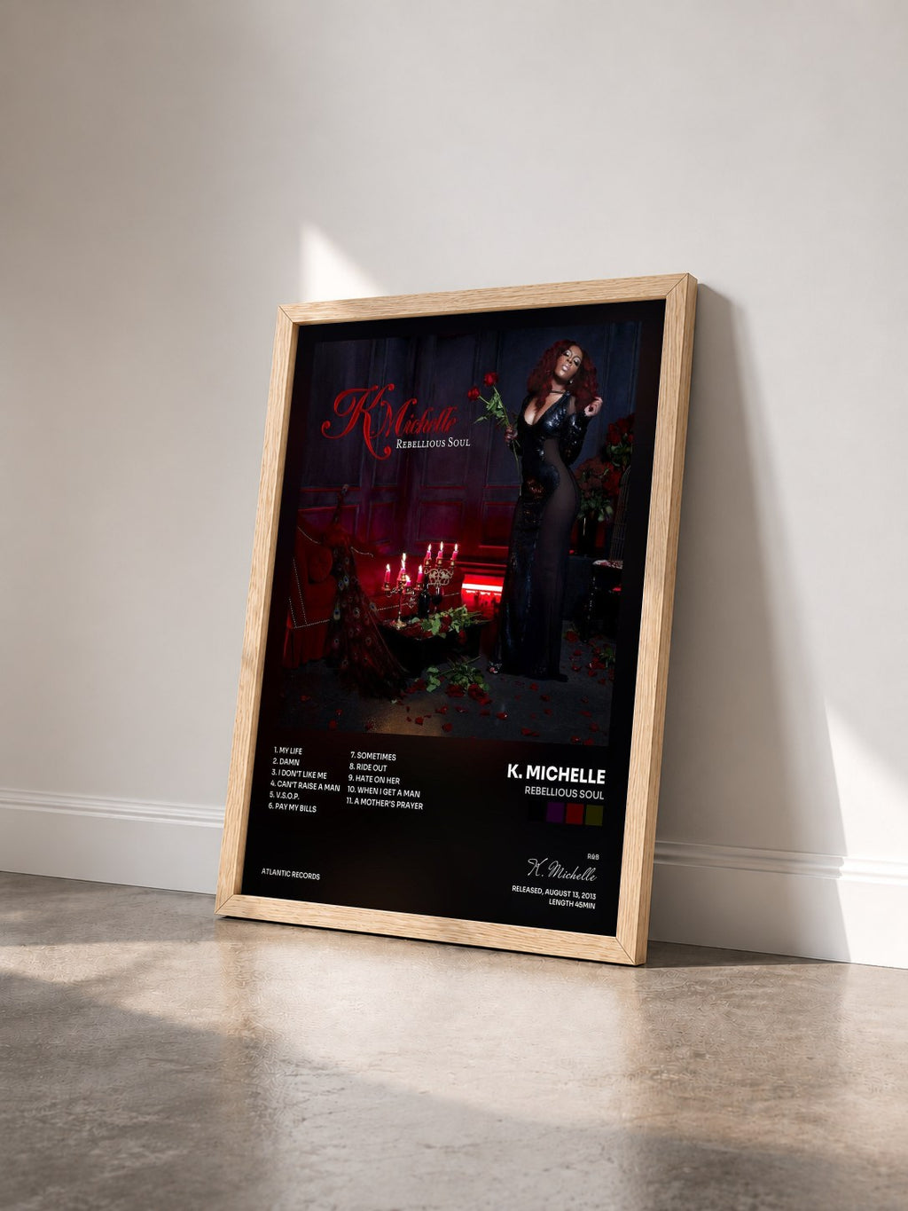#bois Tableau de l'album Rebellious Soul de K. Michelle vu de trois quarts, cadre en bois brut