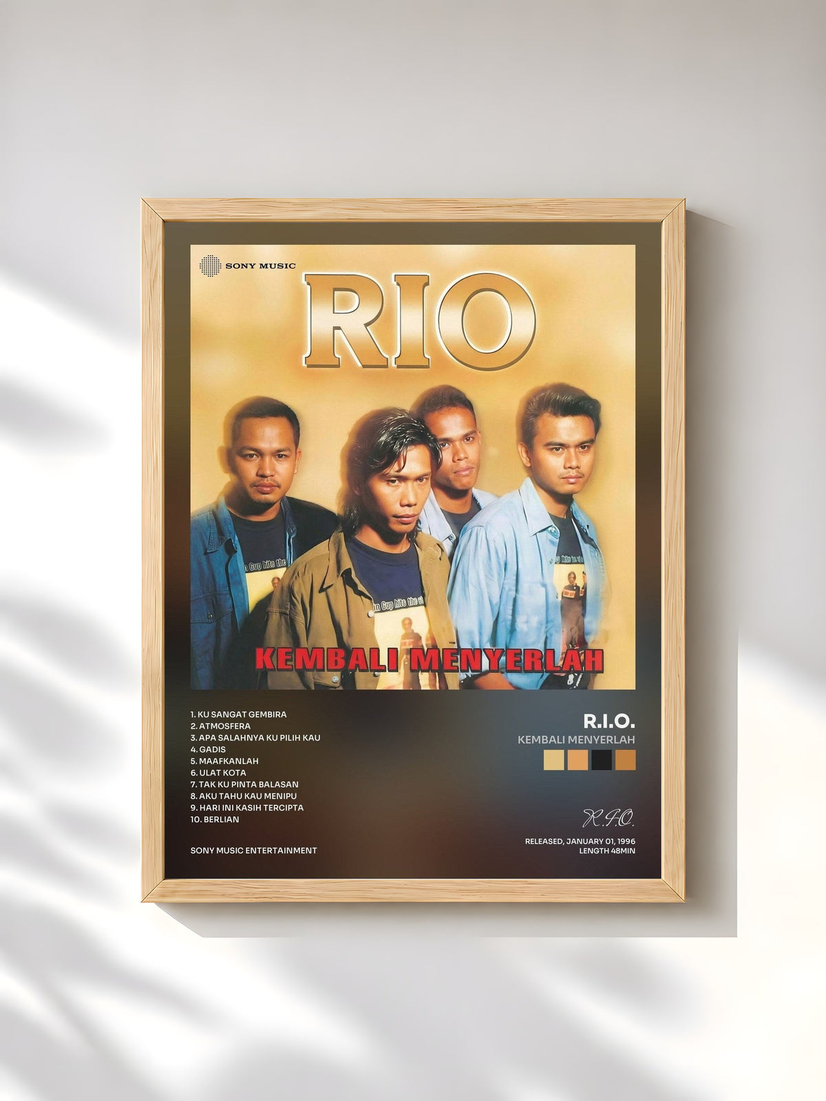 #bois Tableau de l'album Kembali Menyerlah de R.I.O., cadre en bois brut, imprimé et encadré en France