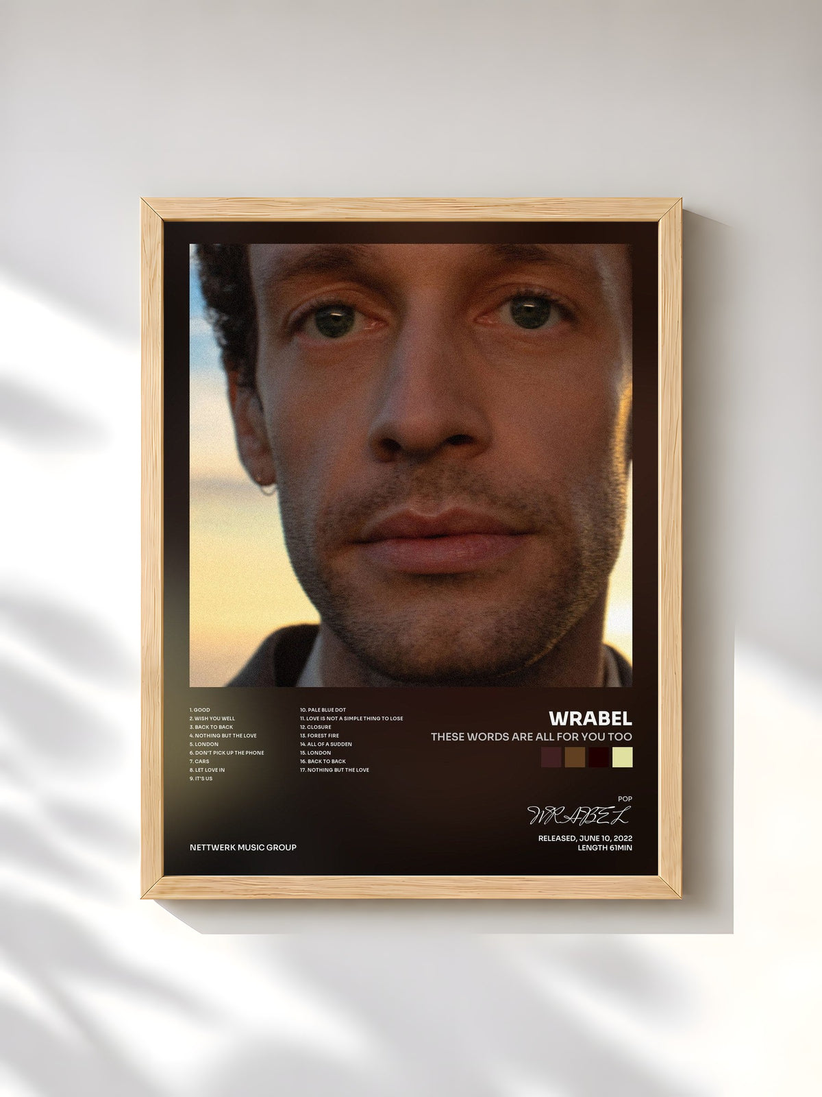 #bois Tableau de l'album these words are all for you too de WRABEL, cadre en bois brut, imprimé et encadré en France