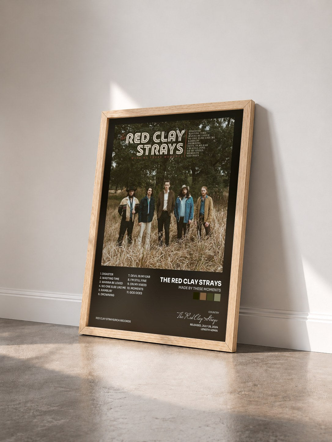 #bois Tableau de l'album Made by These Moments de The Red Clay Strays vu de trois quarts, cadre en bois brut