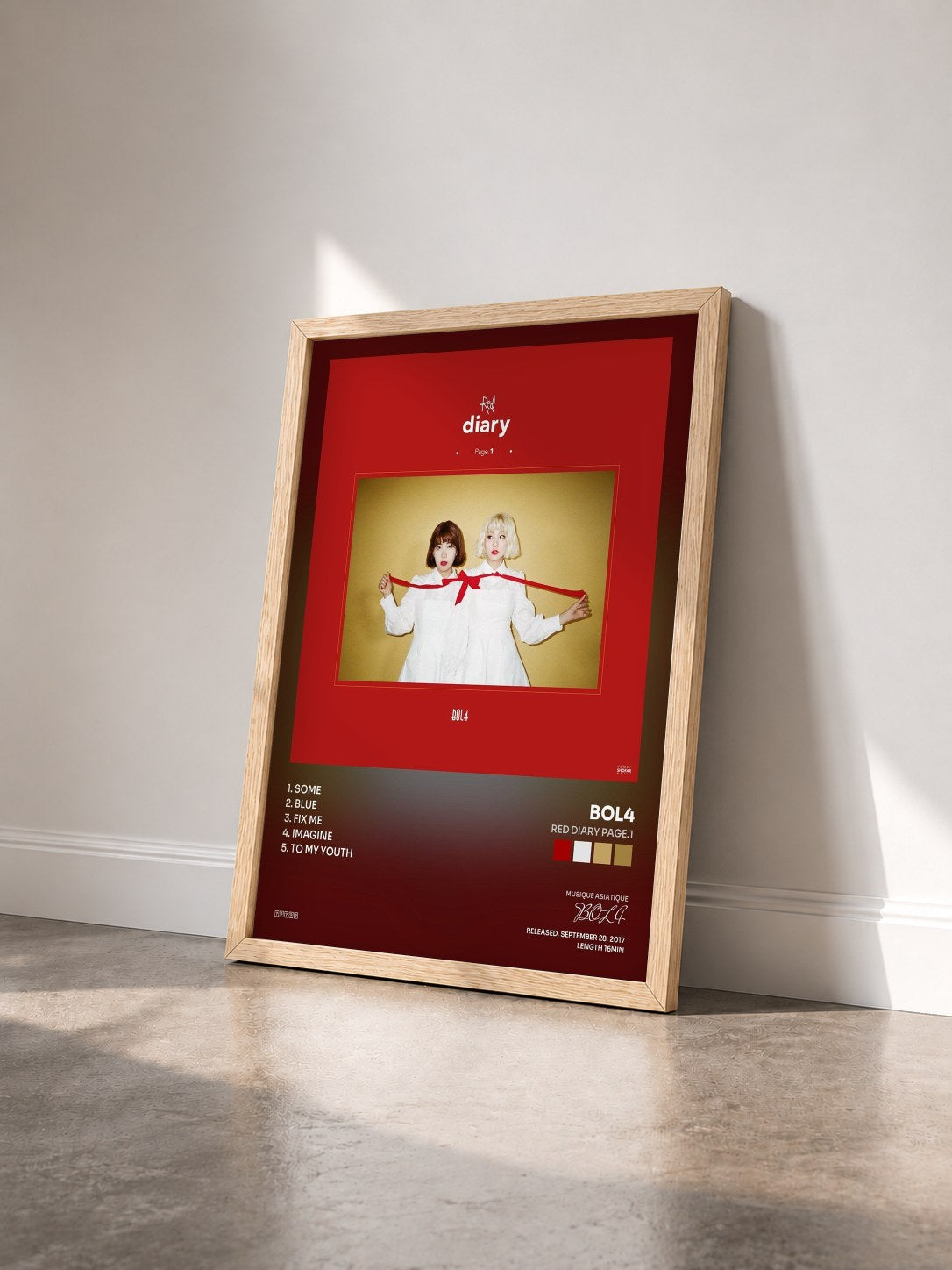 #bois Tableau de l'album Red Diary Page.1 de BOL4 vu de trois quarts, cadre en bois brut