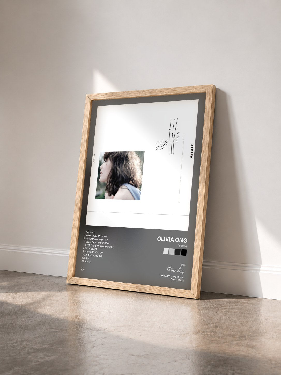 #bois Tableau de l'album Olivia de Olivia Ong vu de trois quarts, cadre en bois brut