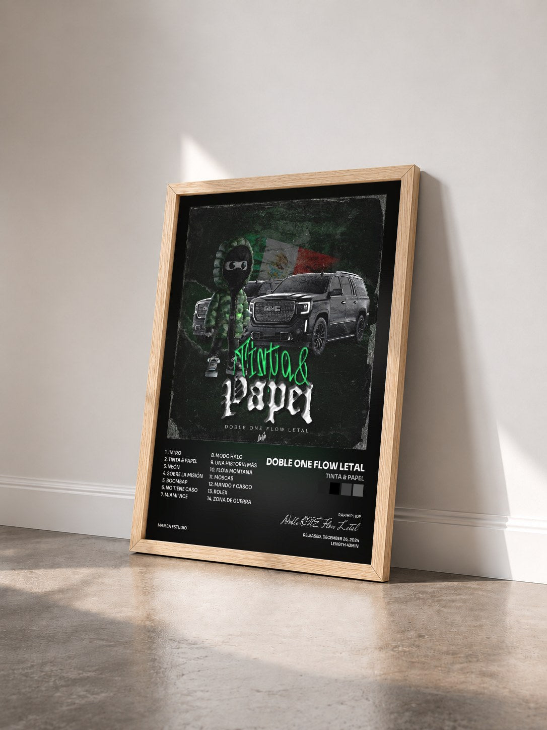#bois Tableau de l'album Tinta & Papel de Doble ONE Flow Letal vu de trois quarts, cadre en bois brut
