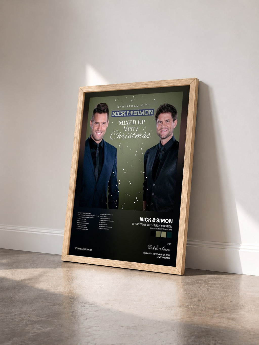 #bois Tableau de l'album Christmas With Nick & Simon (Mixed Up Merry Christmas) de Nick & Simon vu de trois quarts, cadre en bois brut