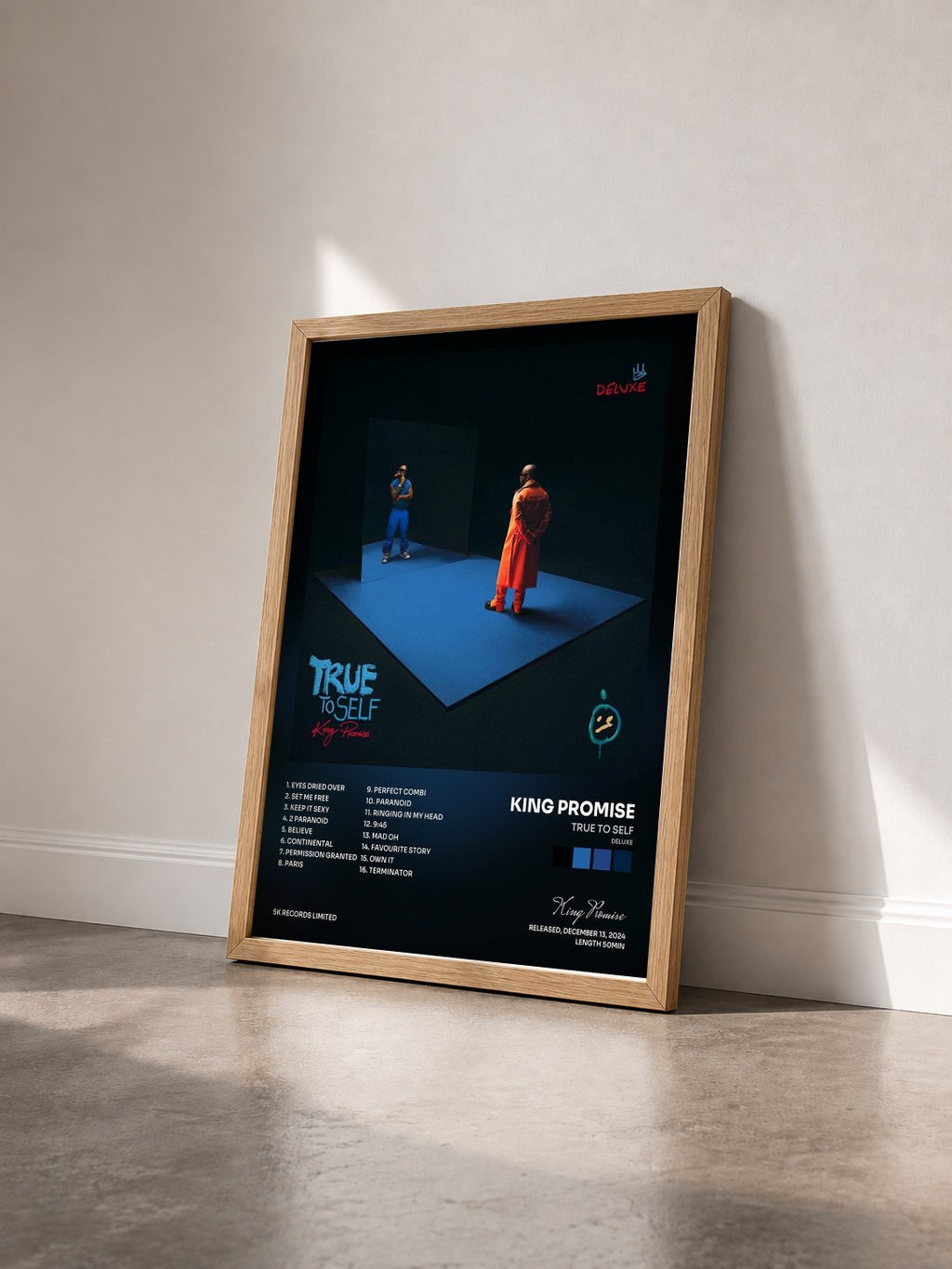#bois Tableau de l'album True To Self (Deluxe) de King Promise vu de trois quarts, cadre en bois brut