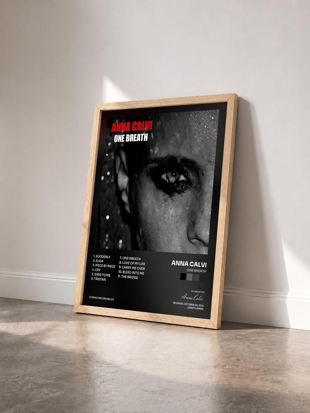 #bois Tableau de l'album One Breath de Anna Calvi vu de trois quarts, cadre en bois brut