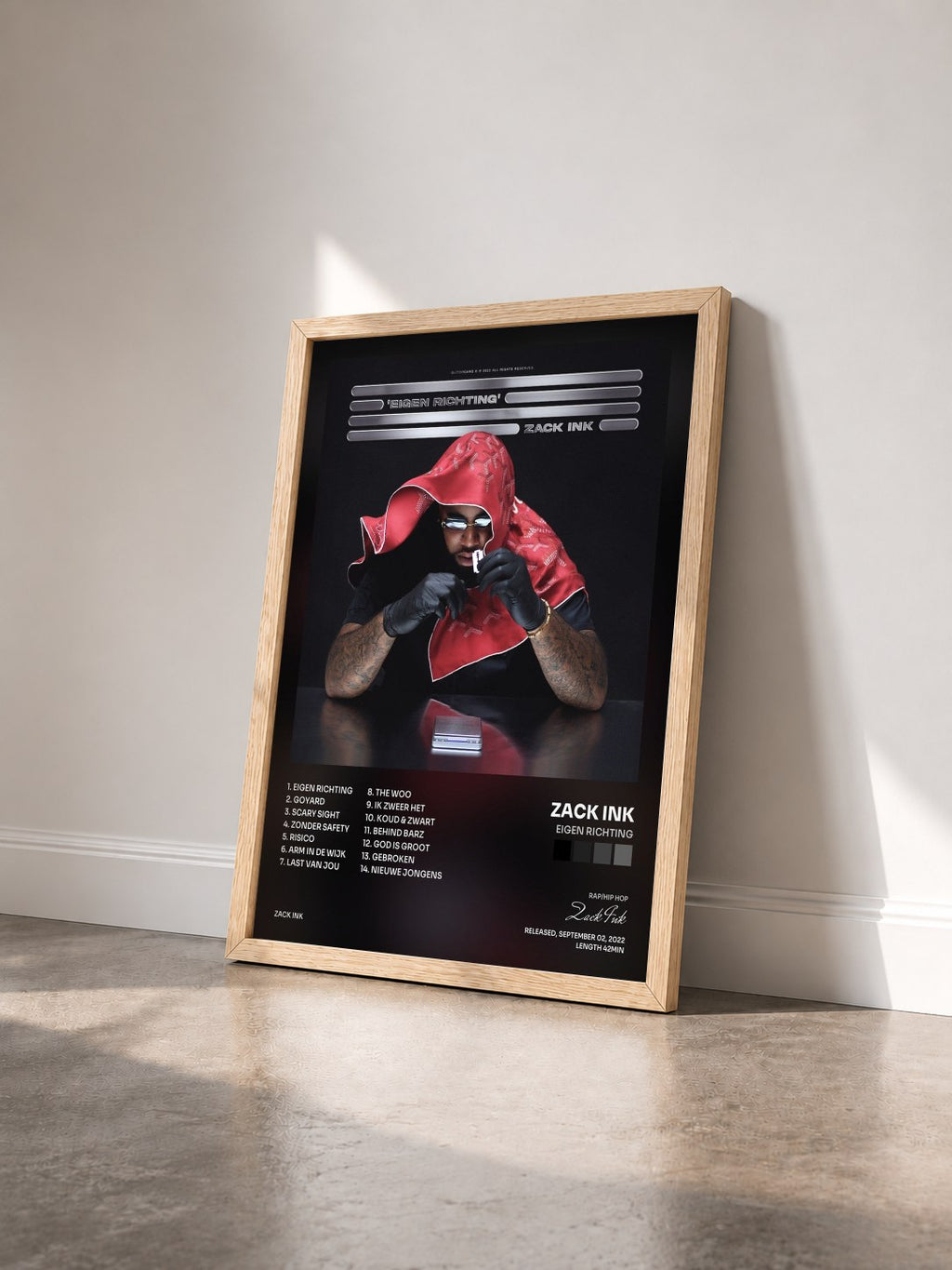 #bois Tableau de l'album Eigen Richting de Zack Ink vu de trois quarts, cadre en bois brut
