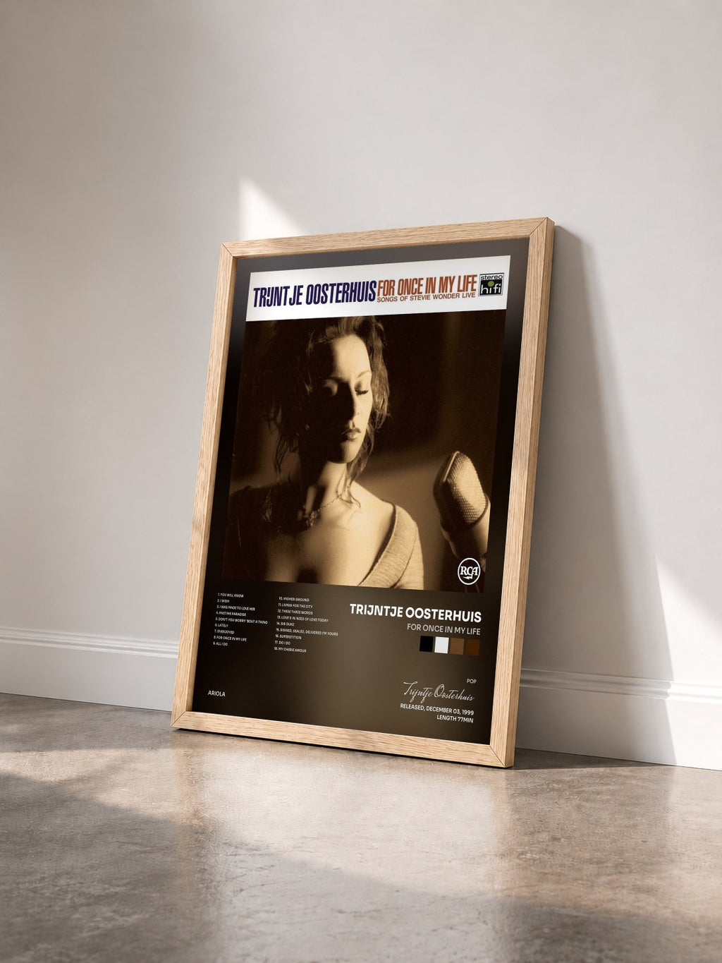 #bois Tableau de l'album For Once In My Life de Trijntje Oosterhuis vu de trois quarts, cadre en bois brut