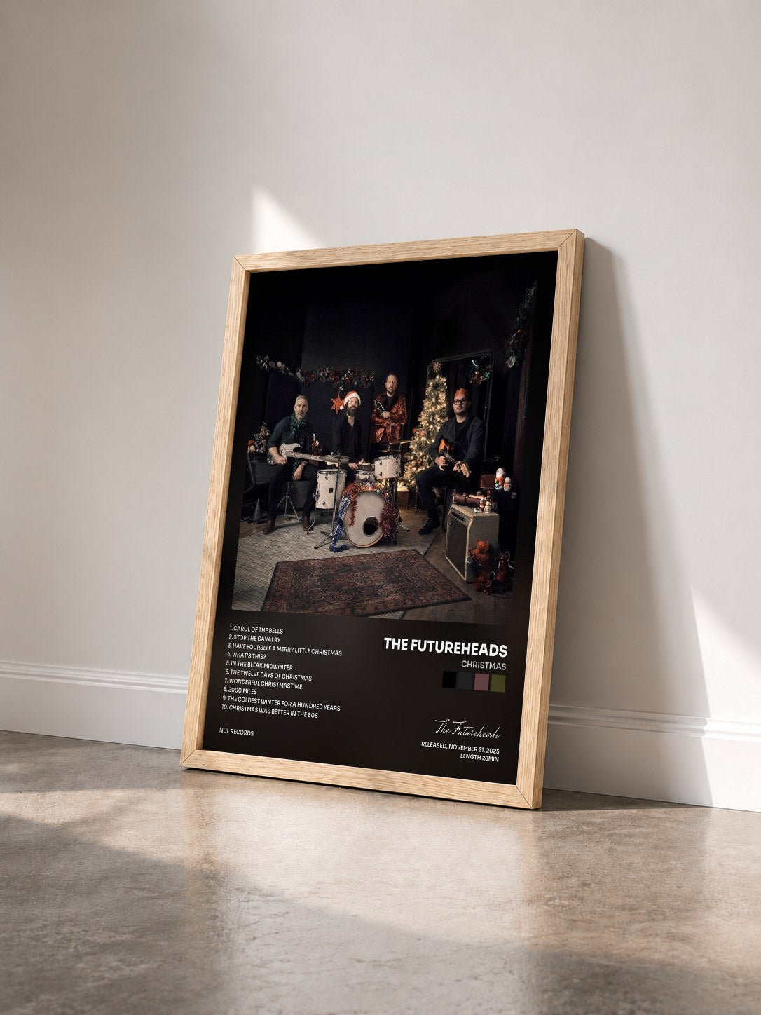#bois Tableau de l'album Christmas de The Futureheads vu de trois quarts, cadre en bois brut