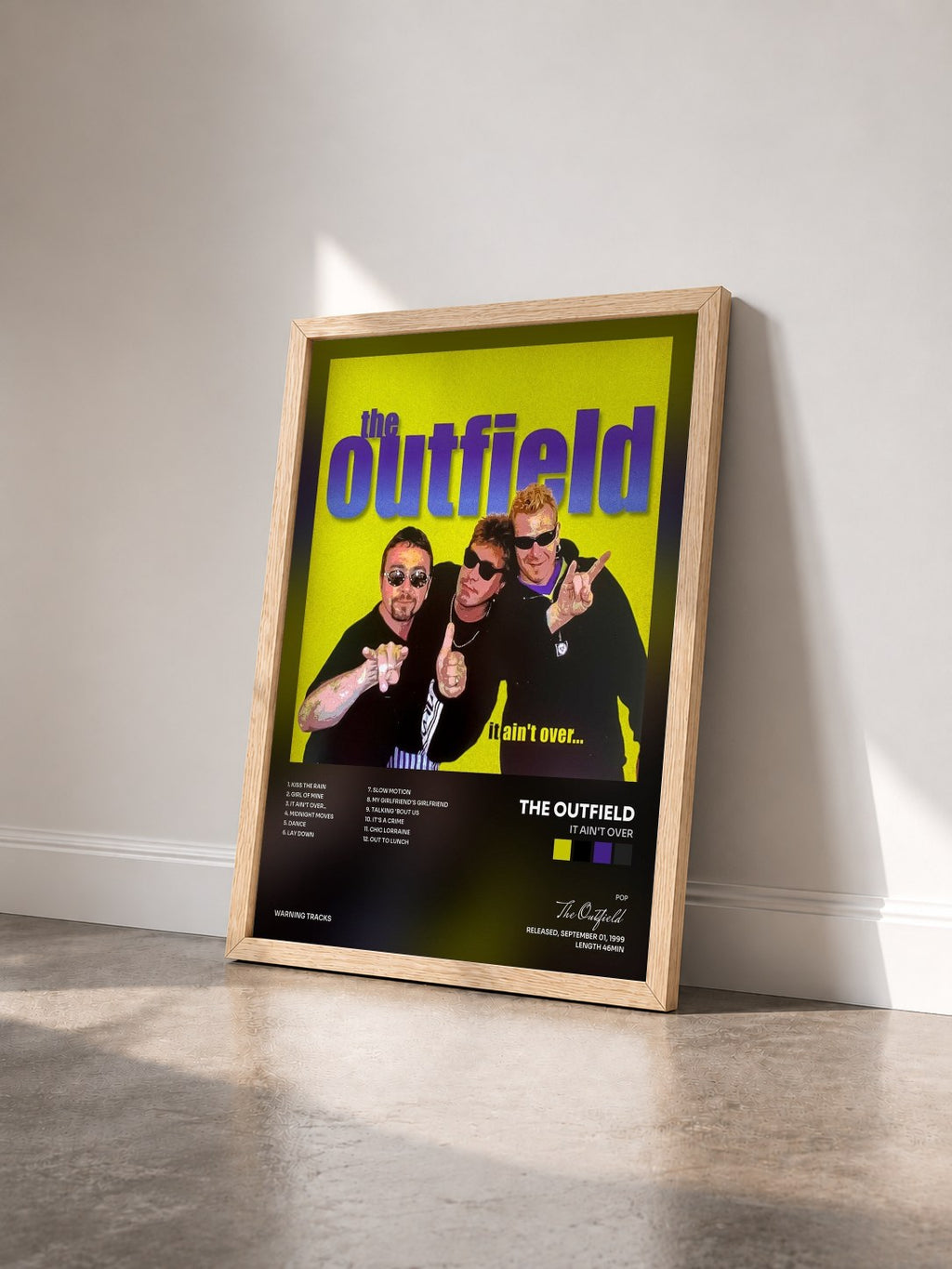 #bois Tableau de l'album It Ain't Over de The Outfield vu de trois quarts, cadre en bois brut