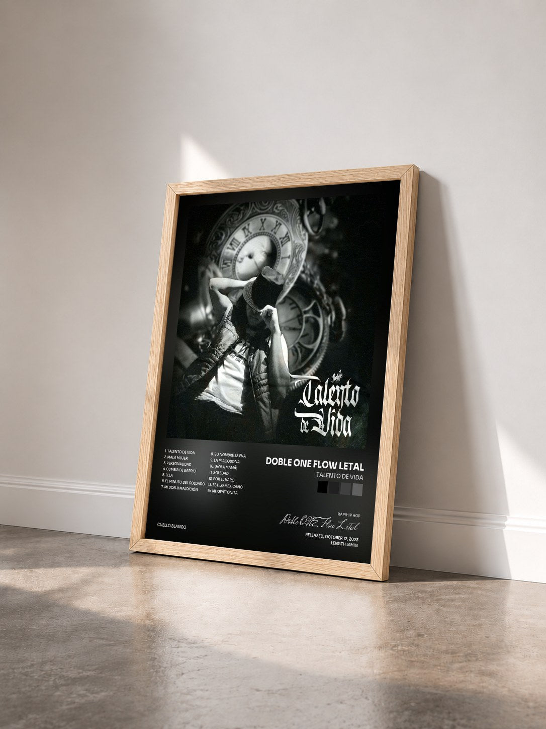 #bois Tableau de l'album Talento de Vida de Doble ONE Flow Letal vu de trois quarts, cadre en bois brut