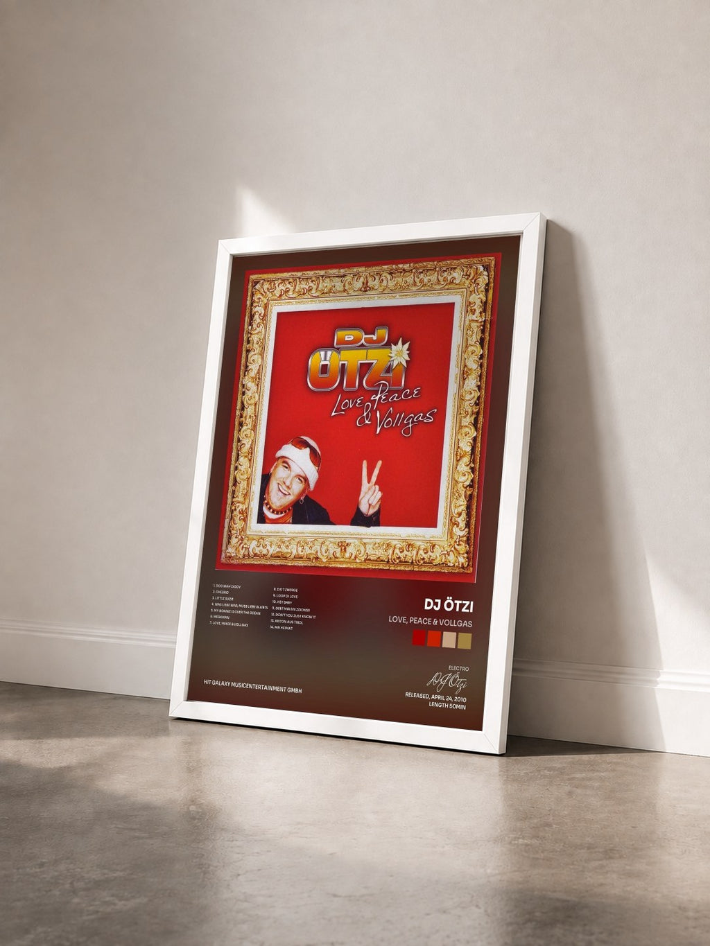 #blanc Tableau de l'album Love, Peace & Vollgas de DJ Ötzi vu de trois quarts, cadre blanc
