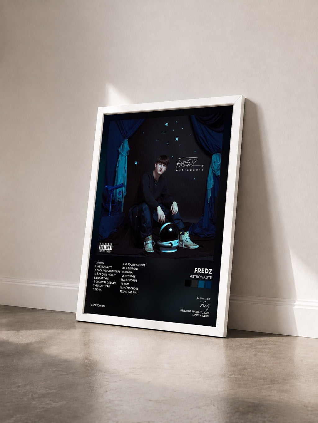 #blanc Tableau de l'album Astronaute de Fredz vu de trois quarts, cadre blanc