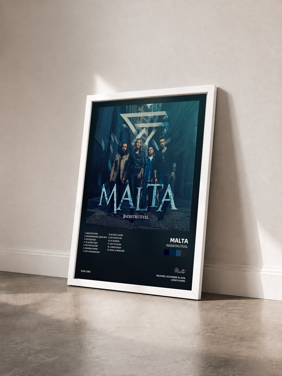 #blanc Tableau de l'album Indestrutível de Malta vu de trois quarts, cadre blanc