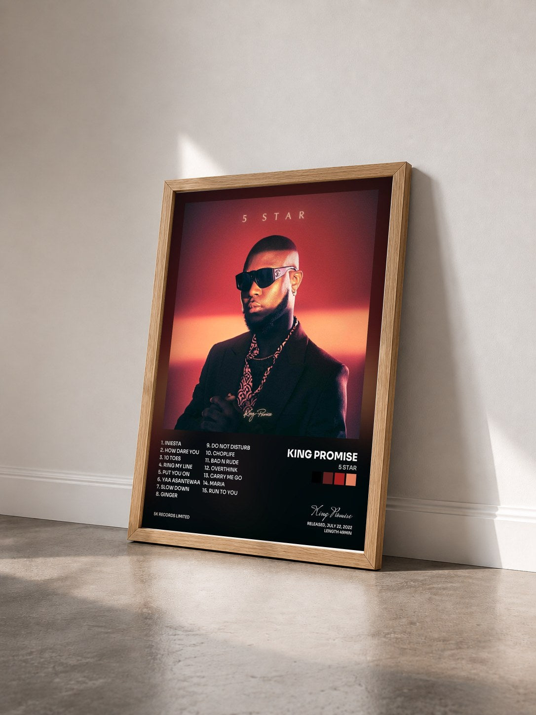 #bois Tableau de l'album 5 Star de King Promise vu de trois quarts, cadre en bois brut