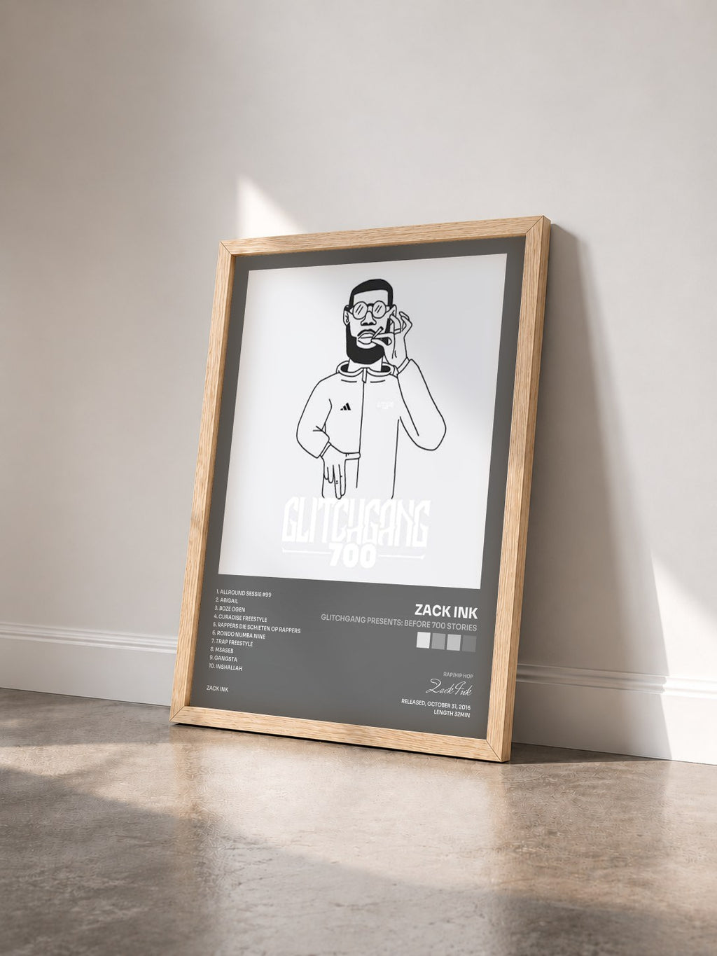 #bois Tableau de l'album GlitchGang Presents: Before 700 Stories de Zack Ink vu de trois quarts, cadre en bois brut