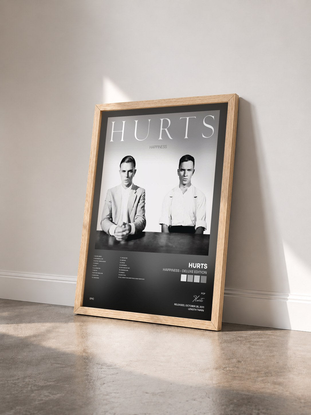 #bois Tableau de l'album Happiness - Deluxe Edition de Hurts vu de trois quarts, cadre en bois brut
